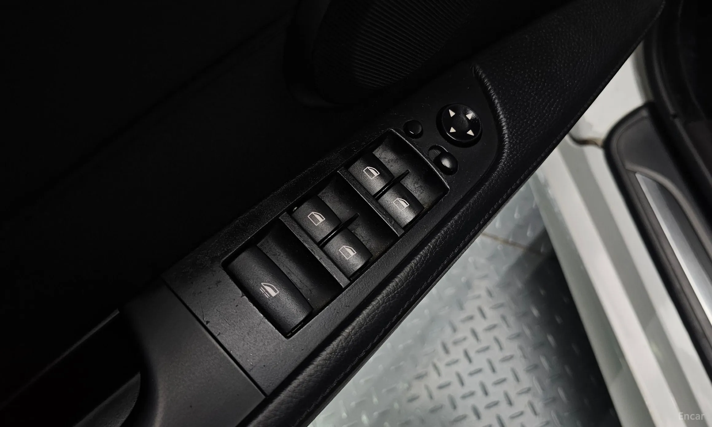BMW 3 Series (E90) превью 16