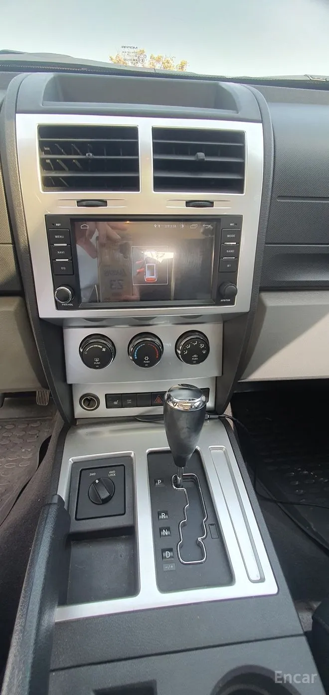 Dodge Nitro превью 6