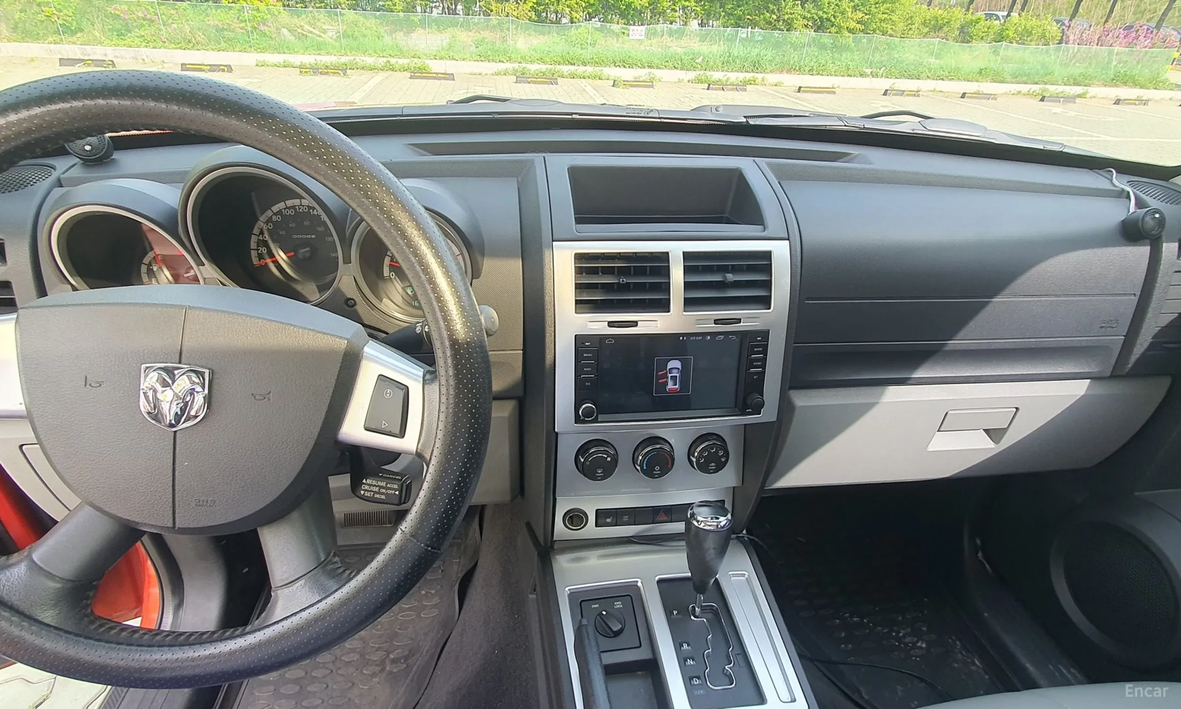 Dodge Nitro превью 9