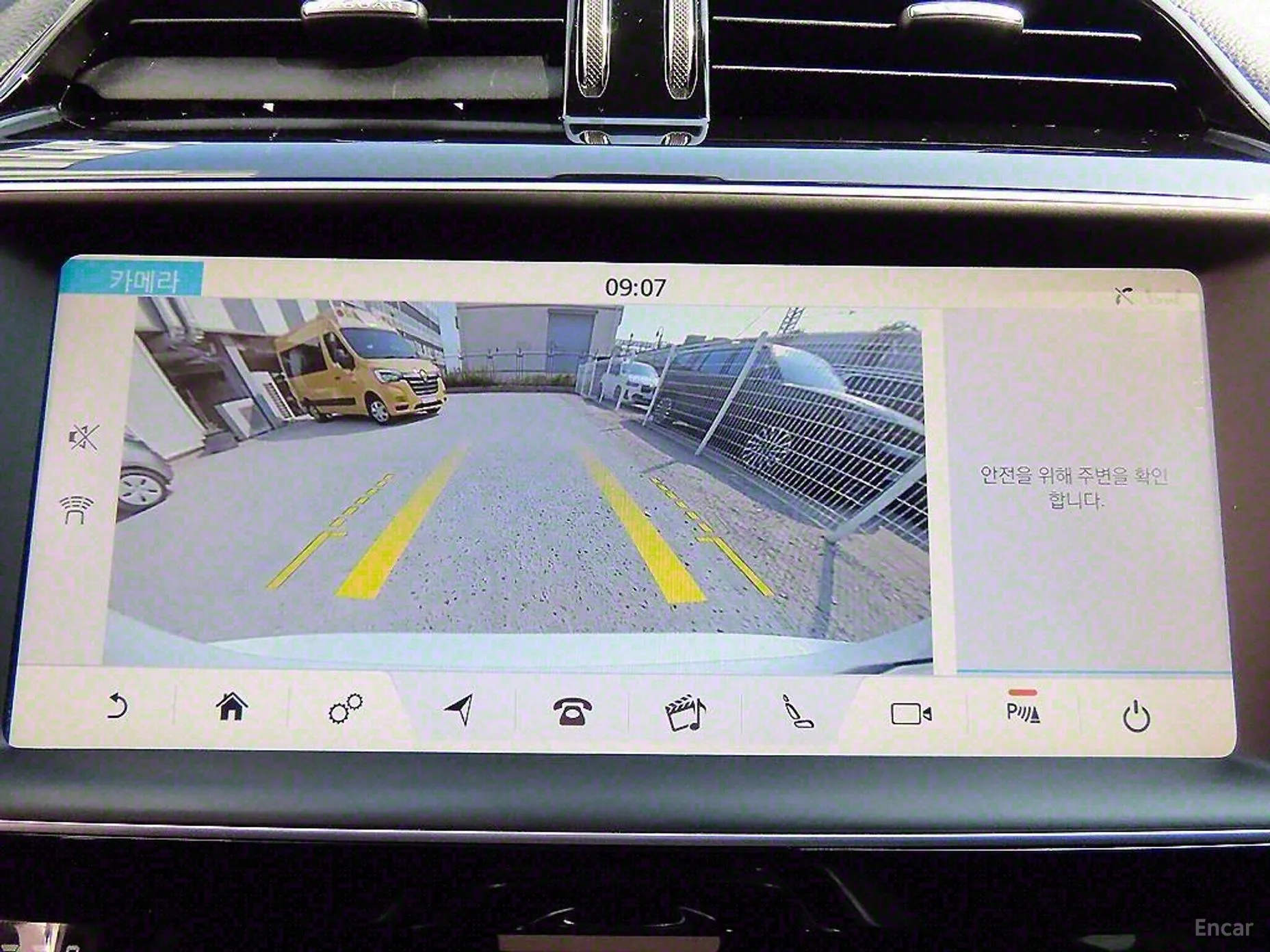 Jaguar XE превью 17