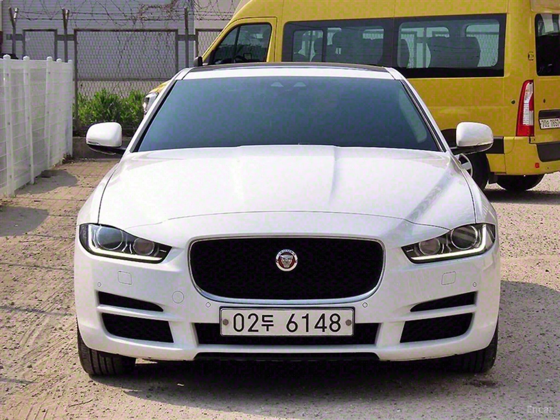 Jaguar XE превью 3