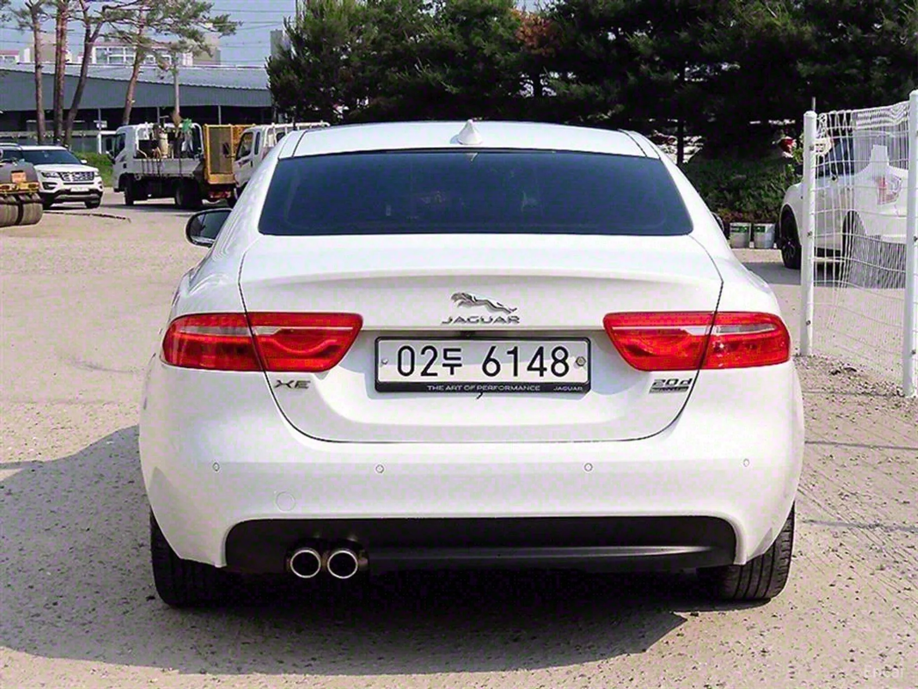 Jaguar XE превью 4
