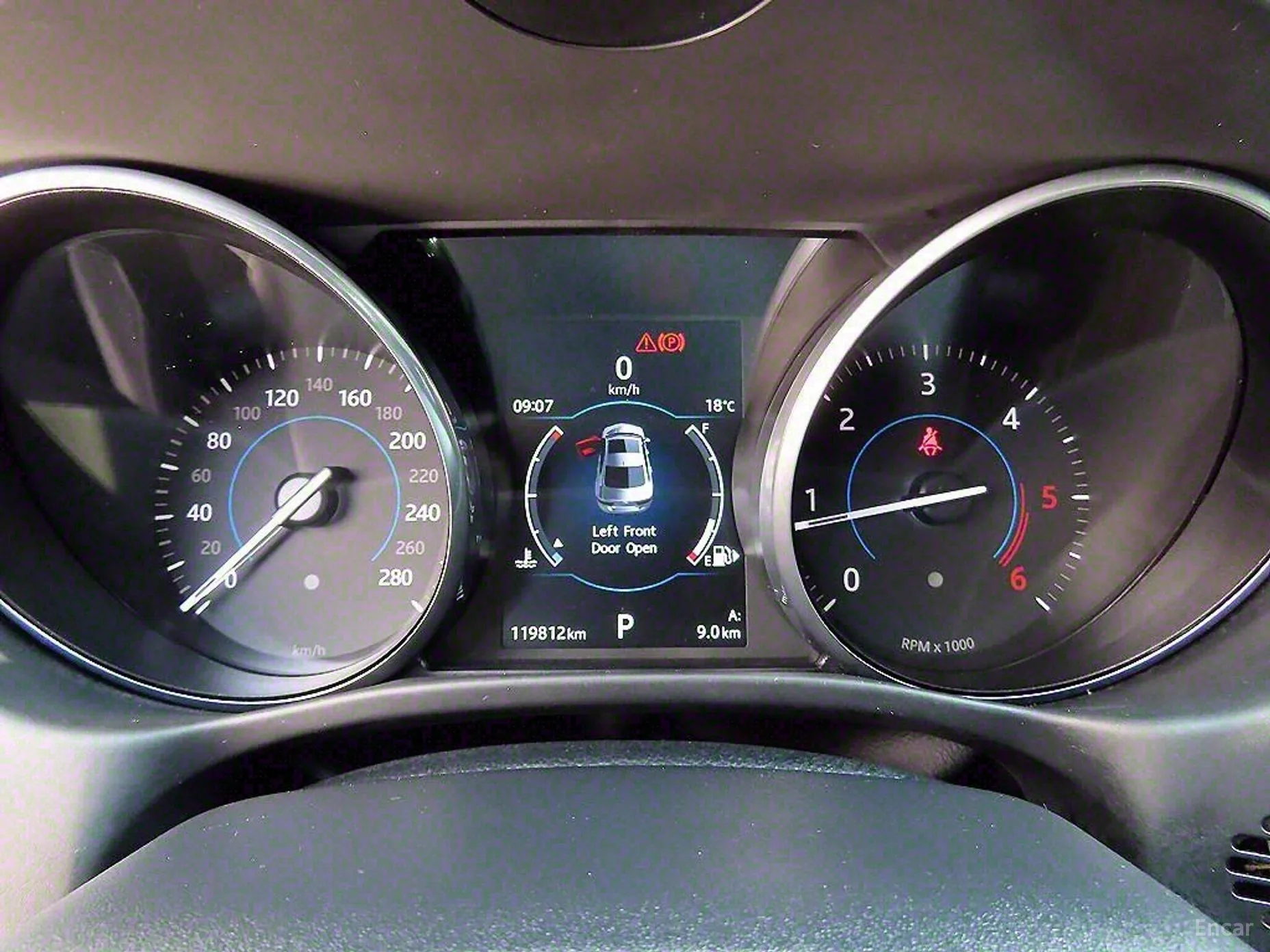 Jaguar XE превью 8