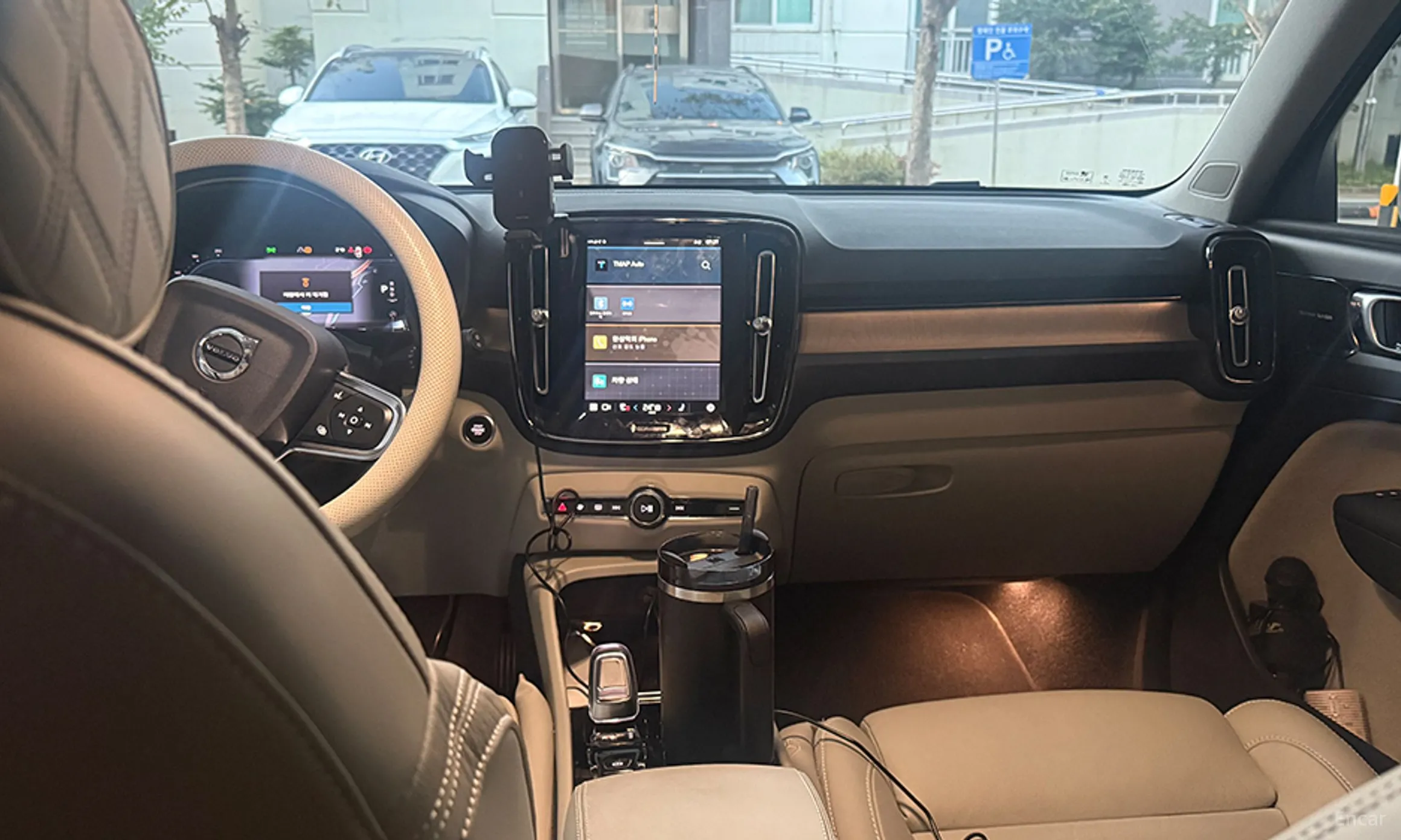 Volvo XC40 превью 10
