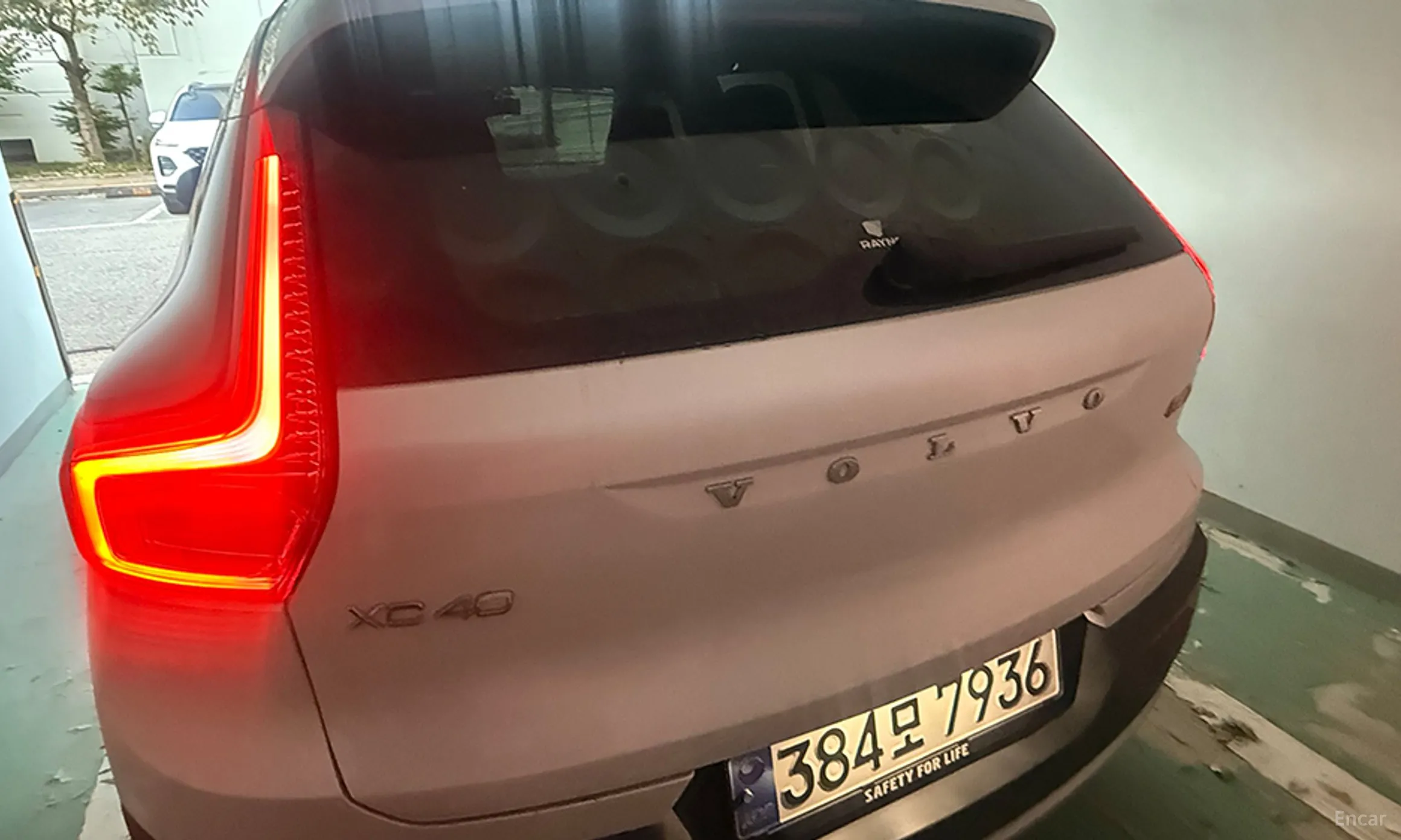 Volvo XC40 превью 4
