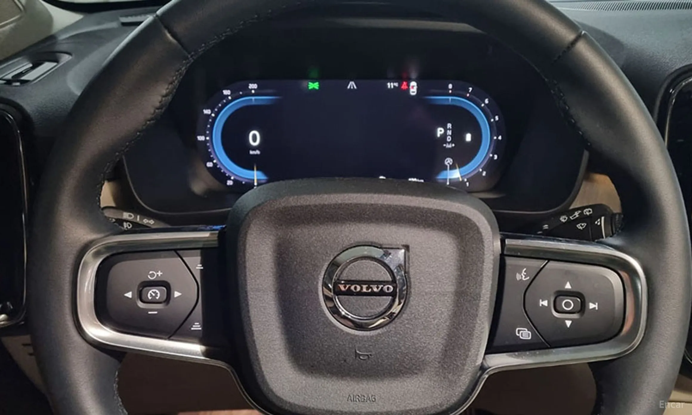 Volvo XC40 превью 5