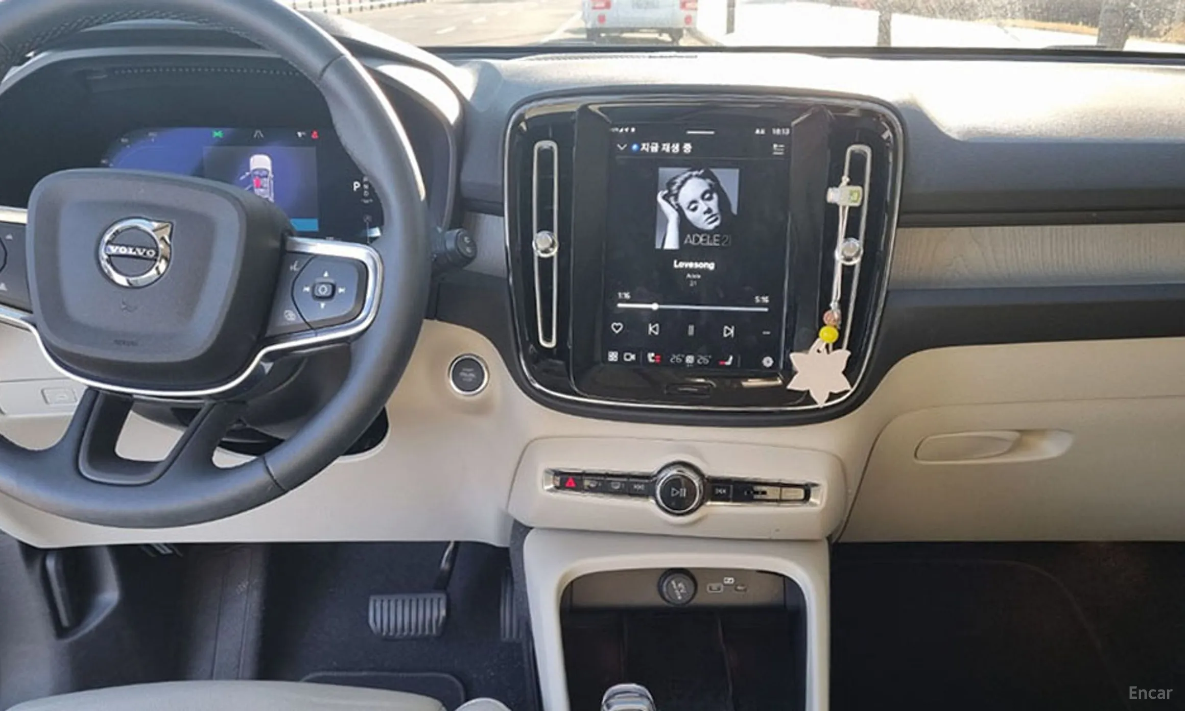 Volvo XC40 превью 9
