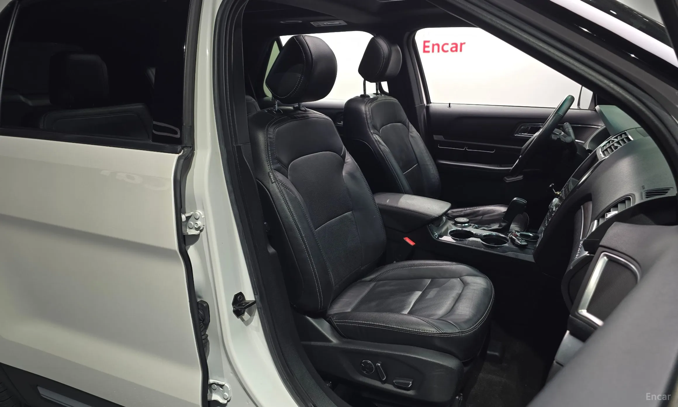 Ford Explorer превью 10