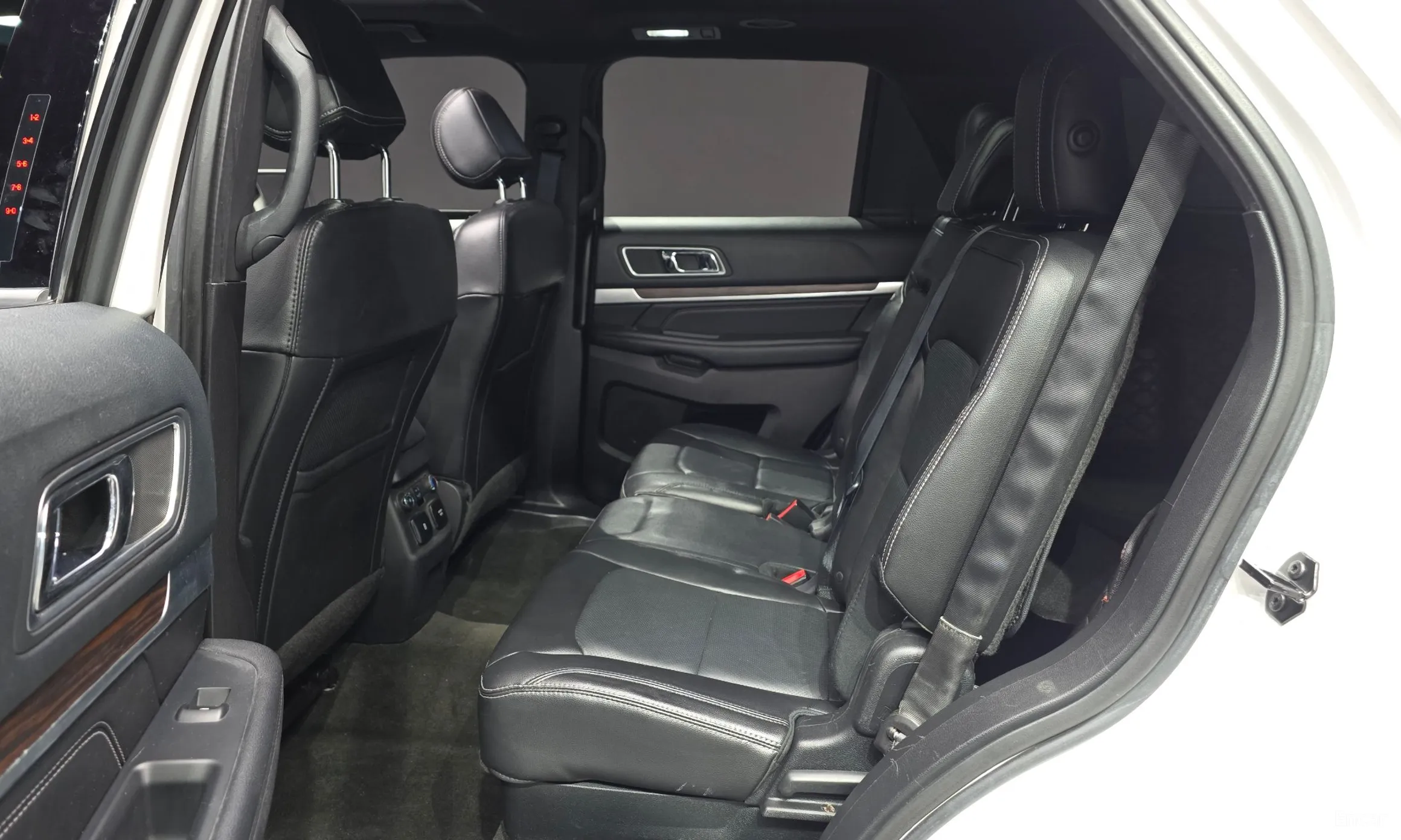 Ford Explorer превью 12