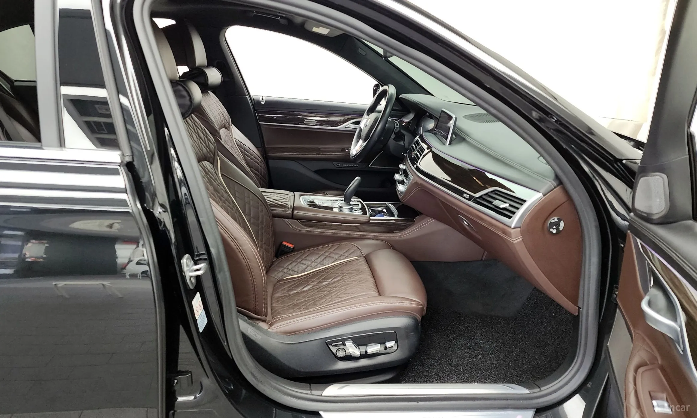 BMW 7 Series (G11) превью 11