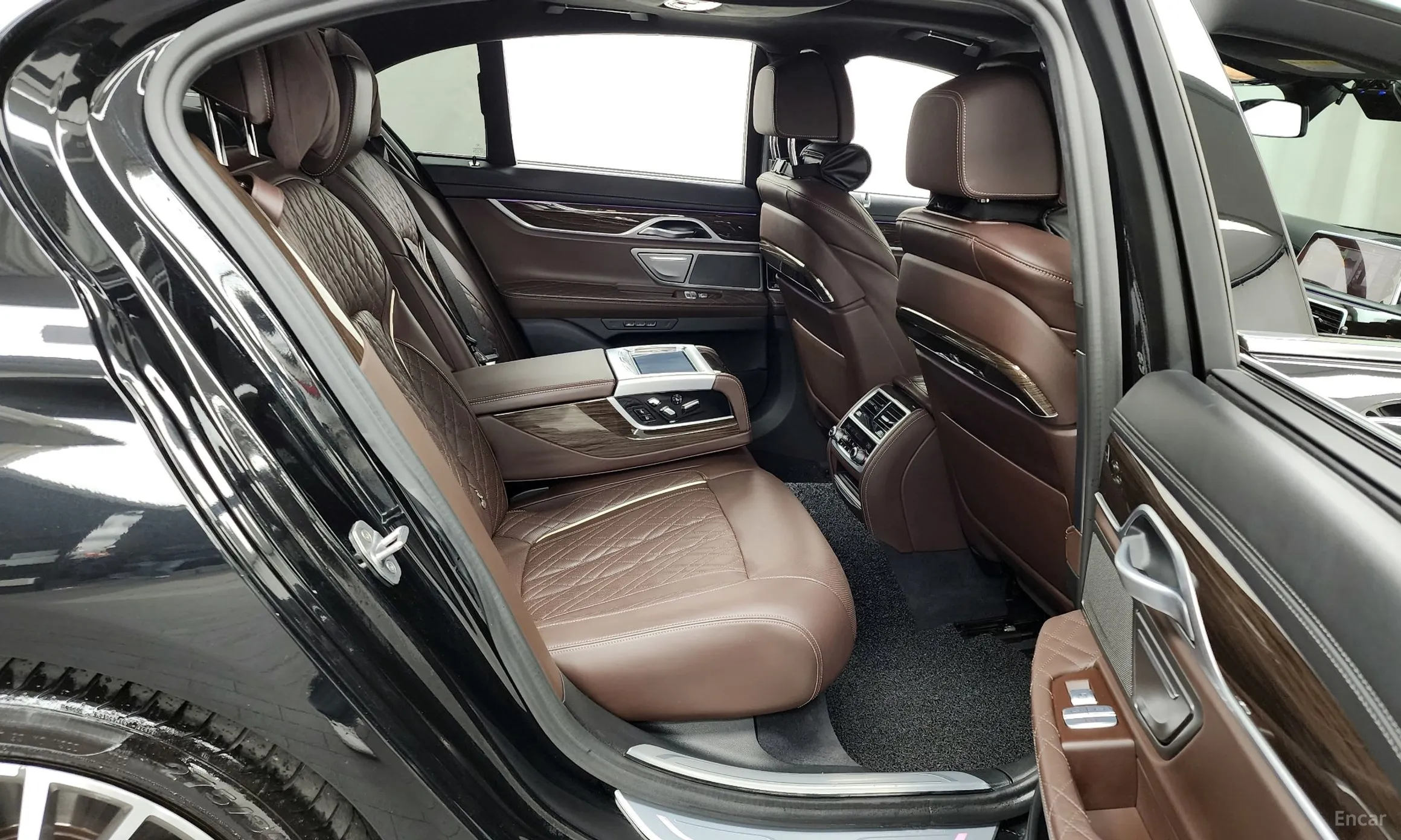 BMW 7 Series (G11) превью 12