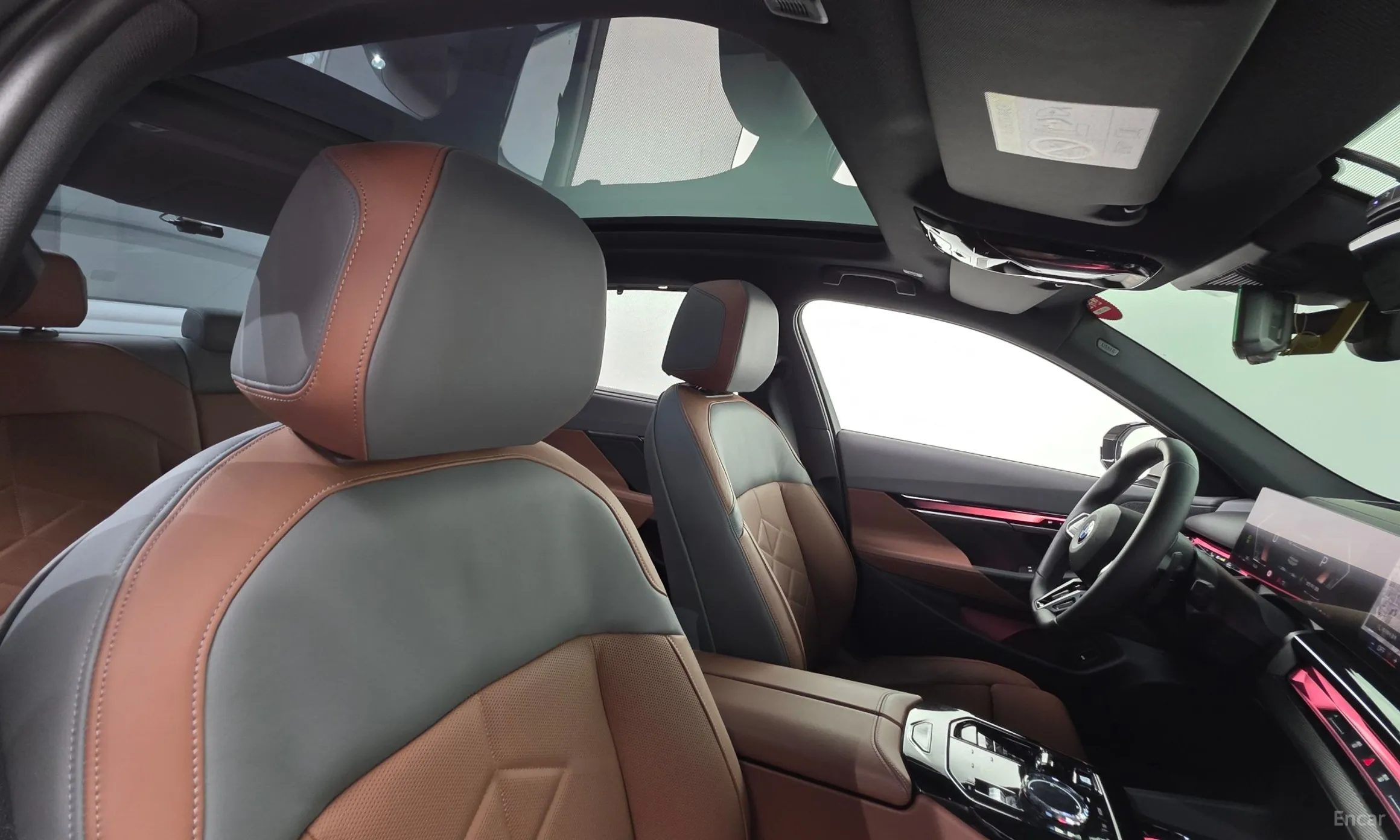 BMW 5 Series (G60) превью 12