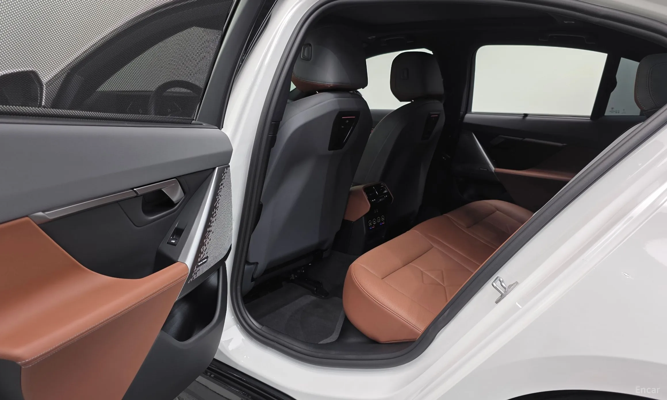 BMW 5 Series (G60) превью 17