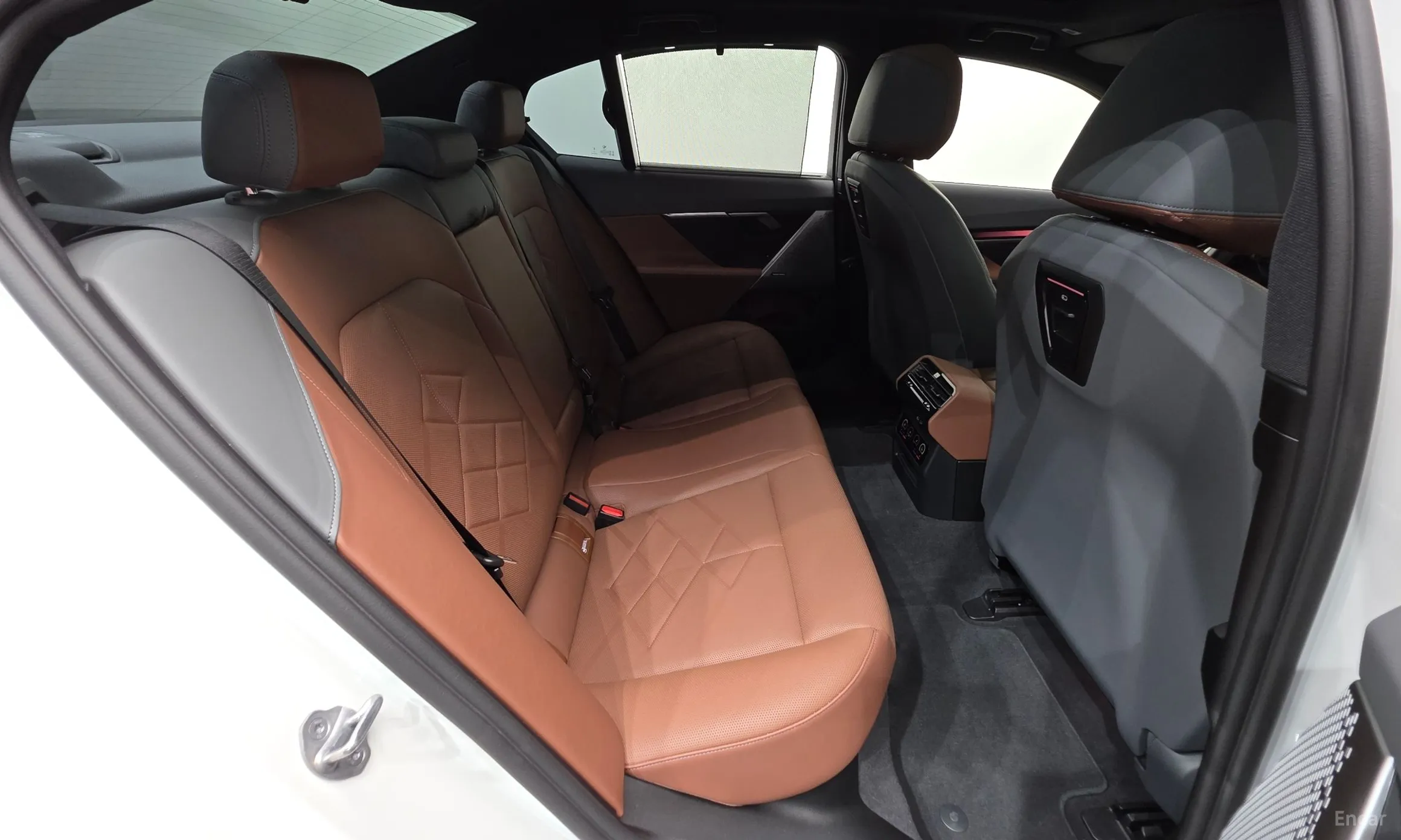 BMW 5 Series (G60) превью 19