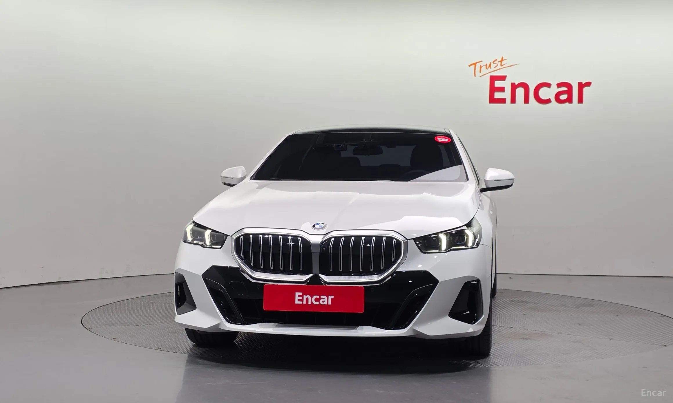 BMW 5 Series (G60) превью 3