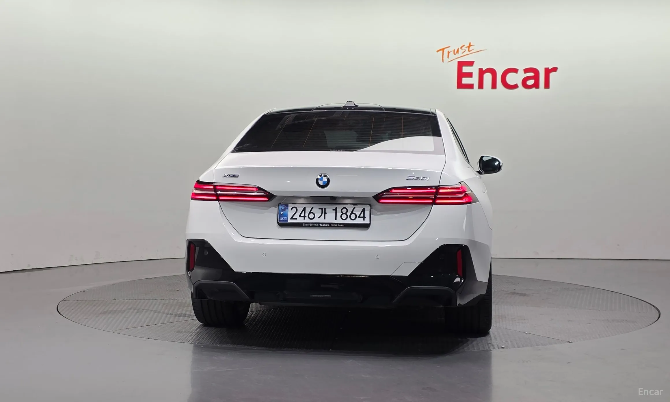 BMW 5 Series (G60) превью 4