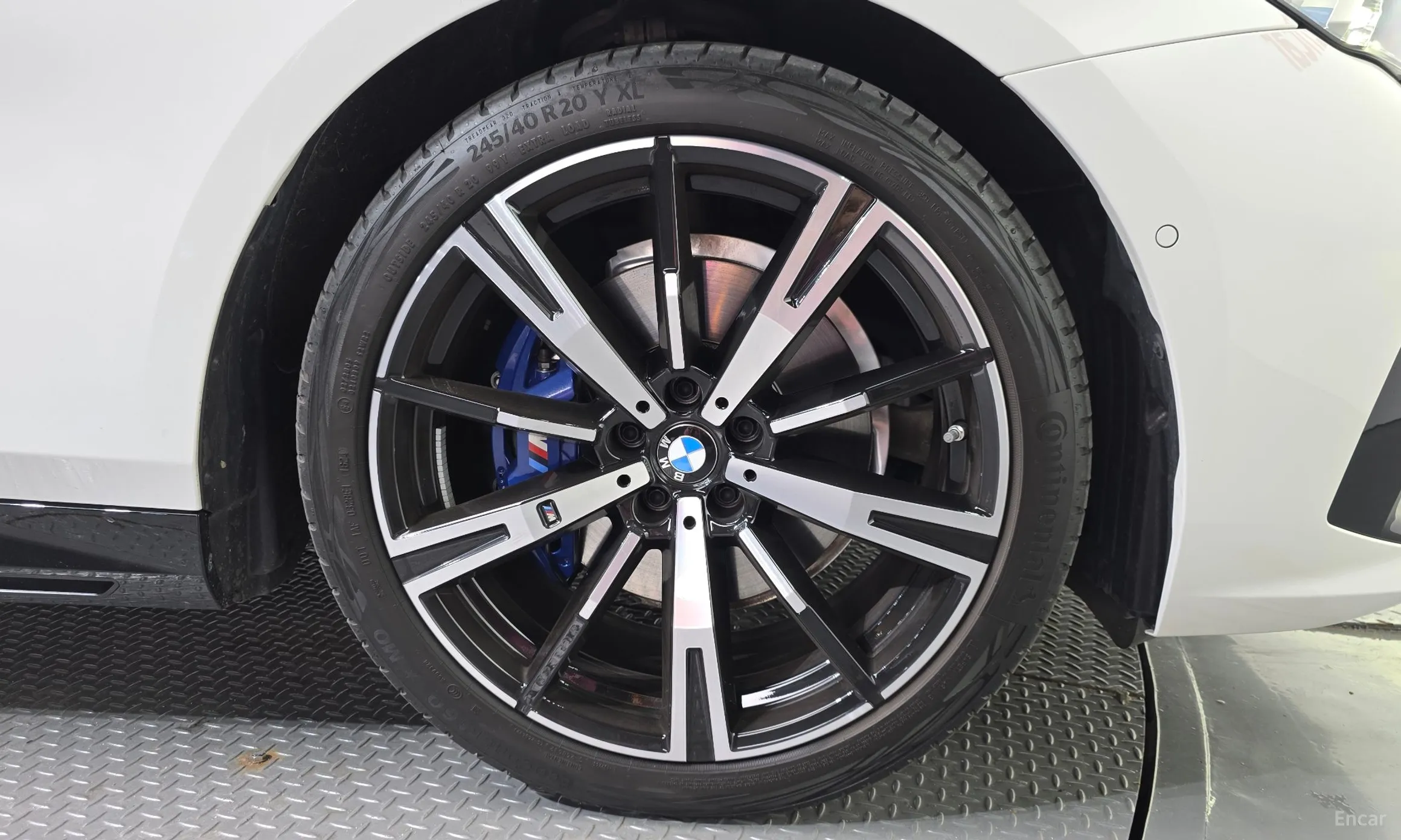 BMW 5 Series (G60) превью 5