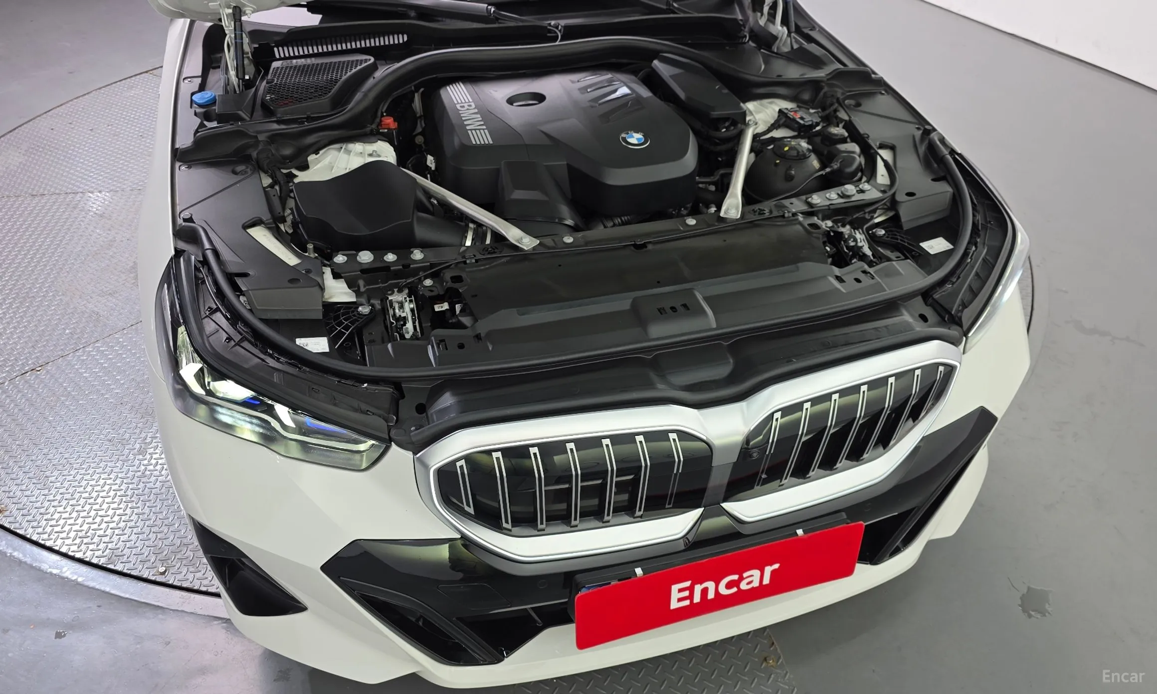 BMW 5 Series (G60) превью 6