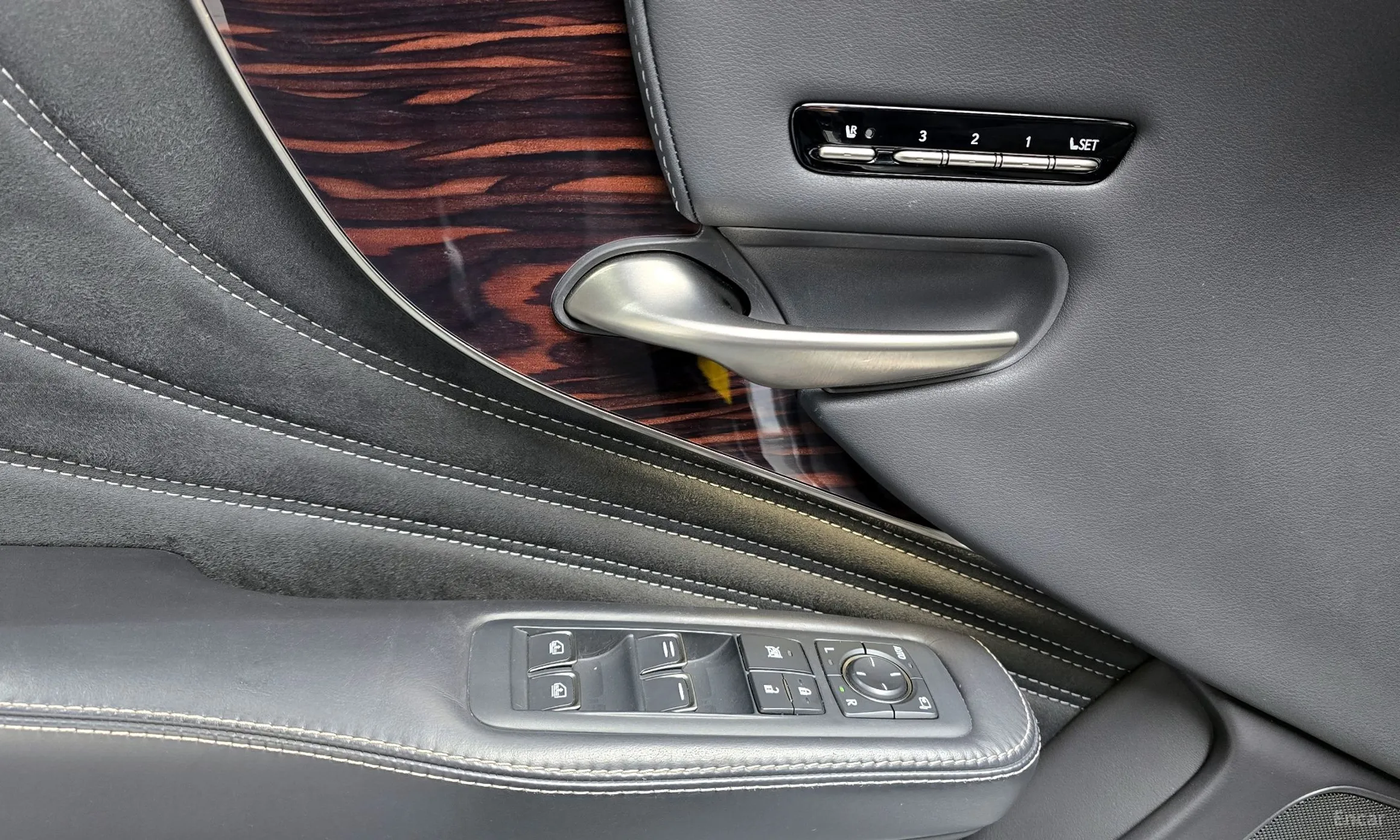 Lexus LS500 5th Generation превью 18
