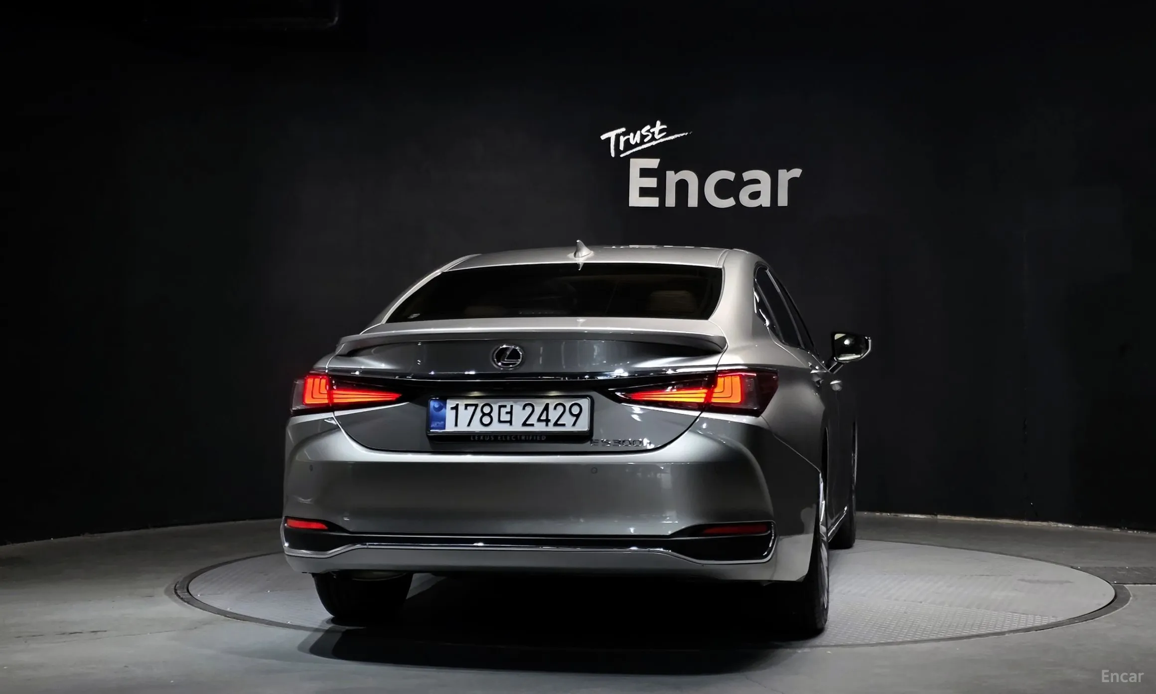Lexus ES300h 7th Generation превью 4