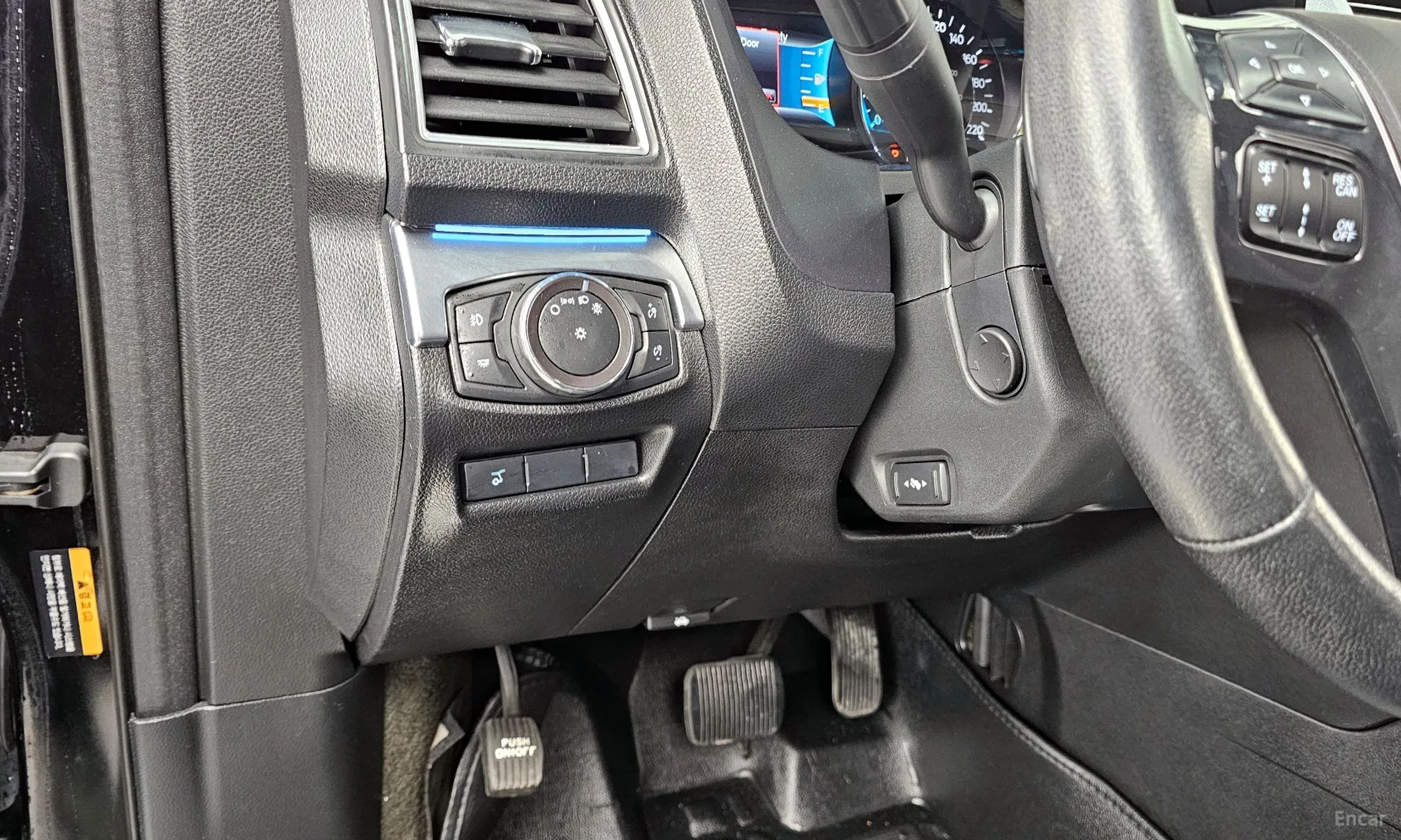 Ford Explorer превью 16