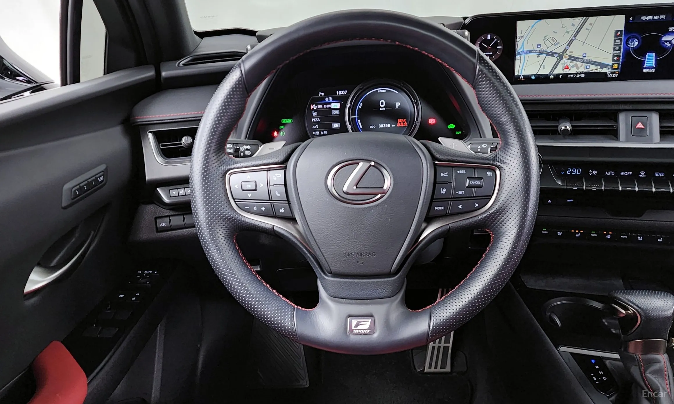 Lexus UX250h превью 13