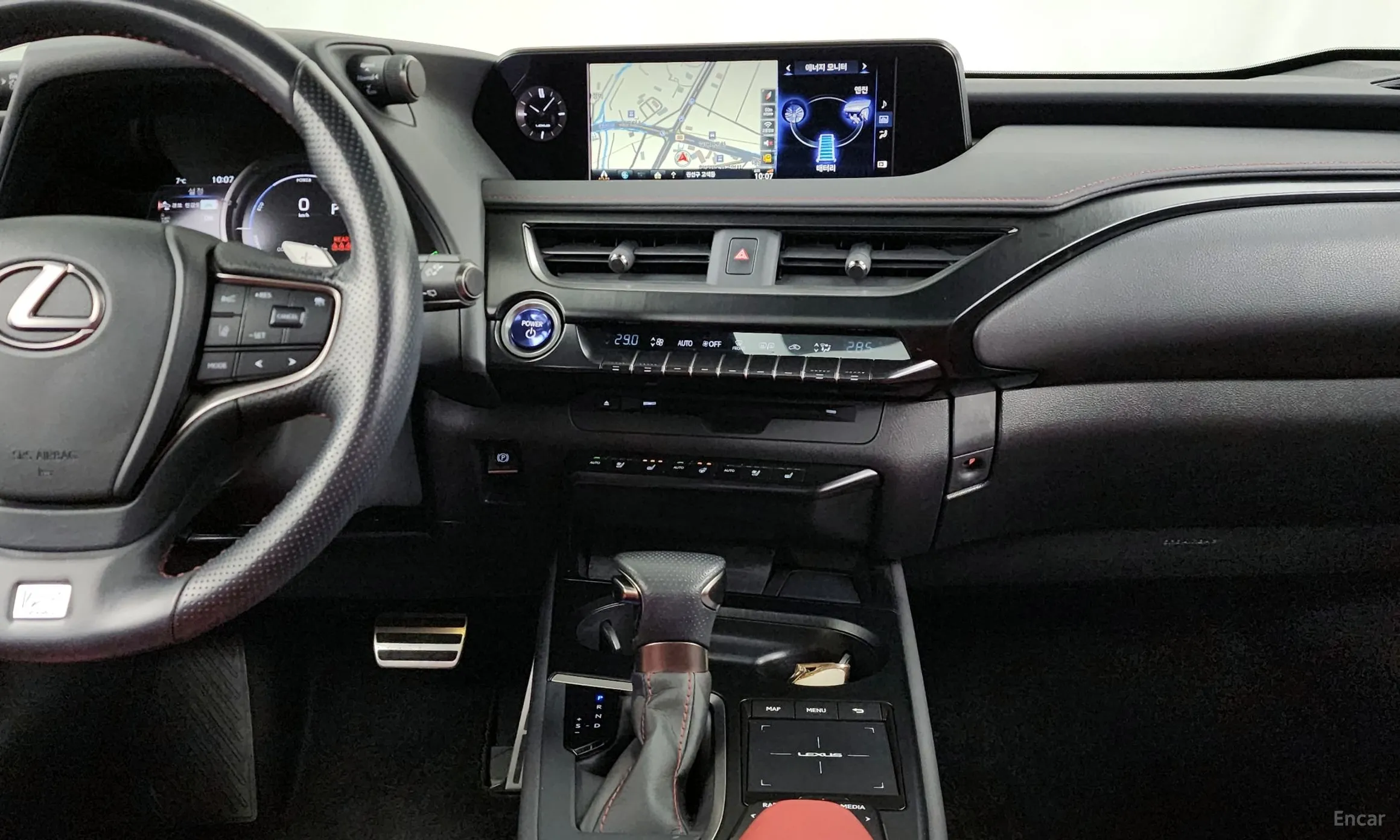 Lexus UX250h превью 14