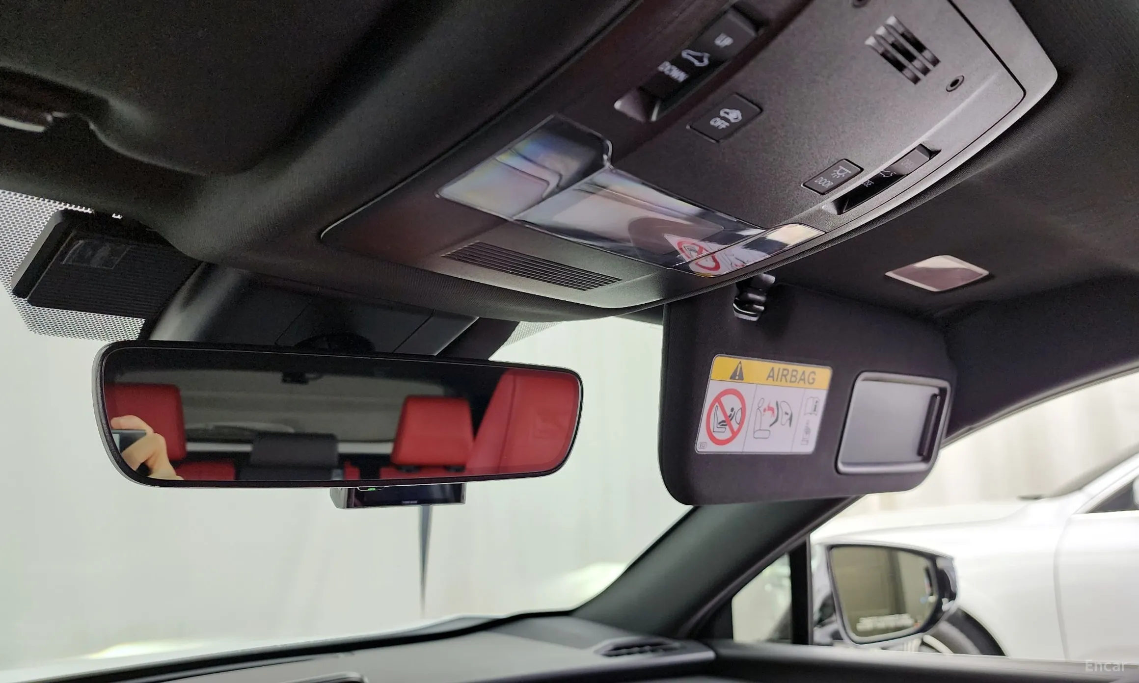 Lexus UX250h превью 17