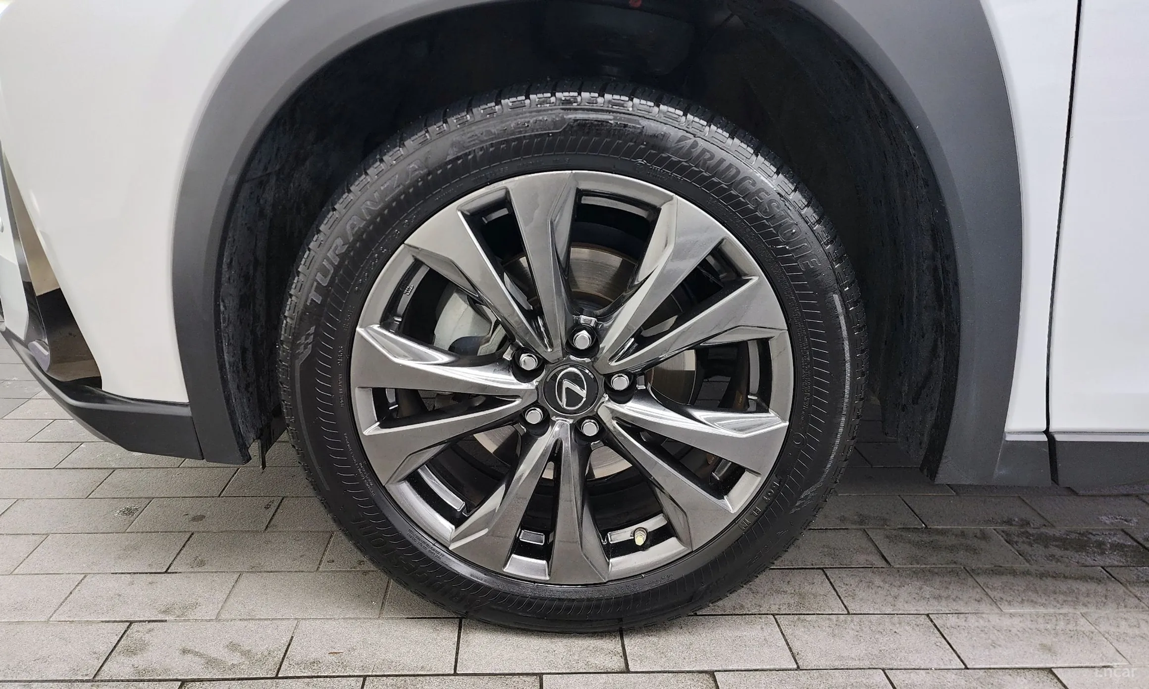Lexus UX250h превью 5
