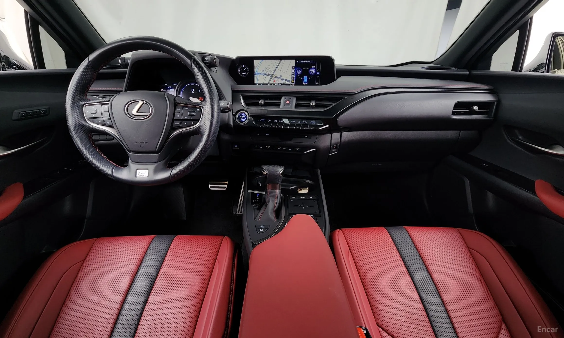 Lexus UX250h превью 7