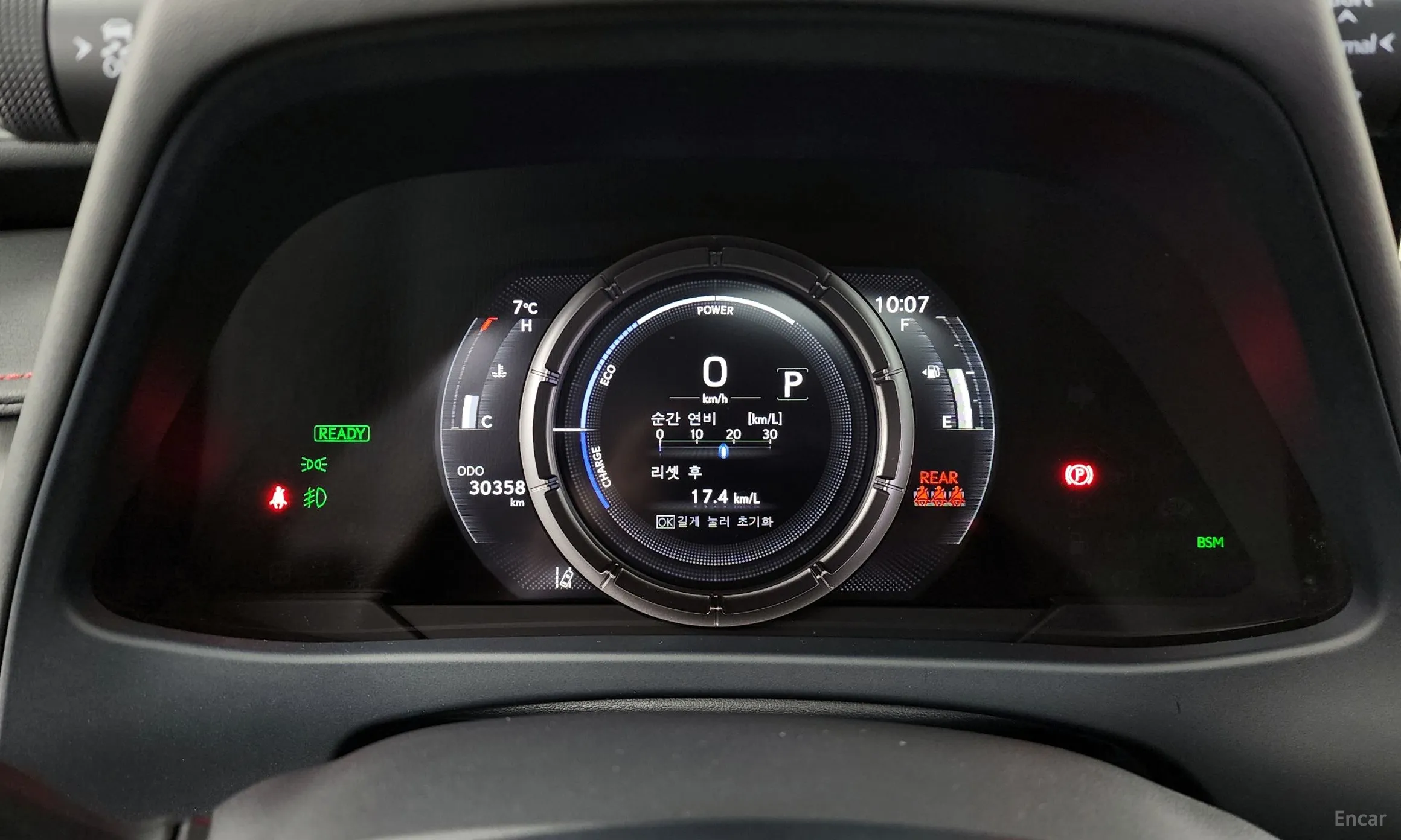 Lexus UX250h превью 8