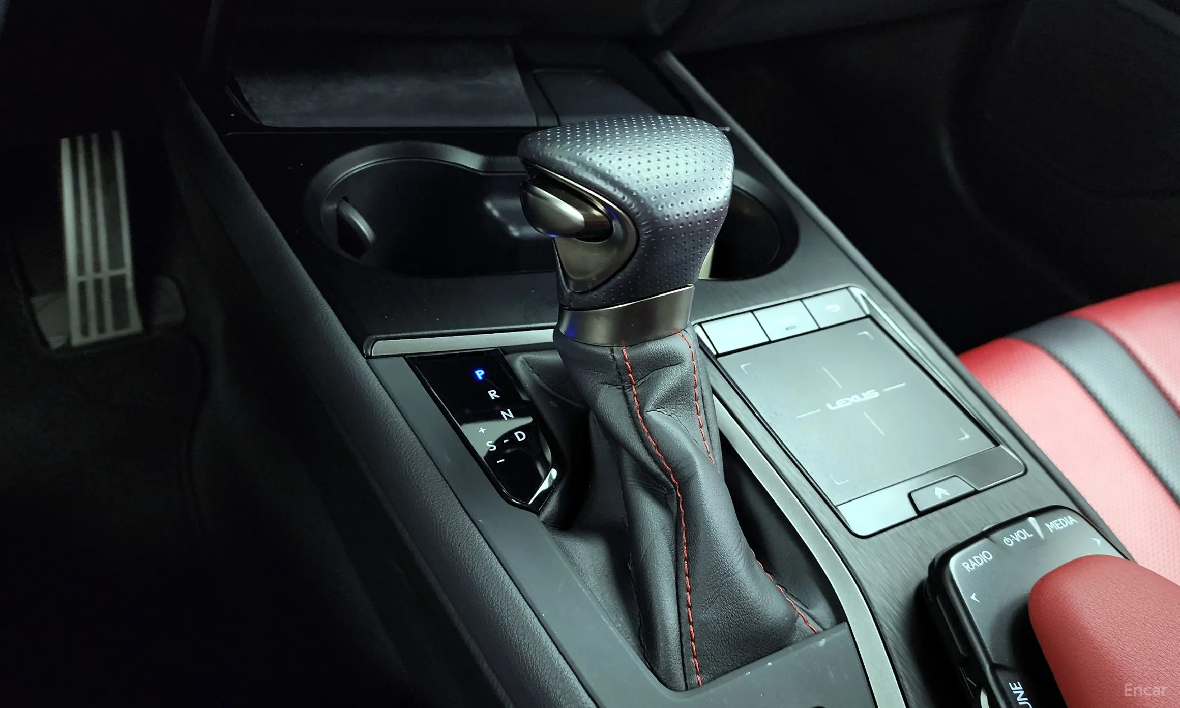 Lexus UX250h превью 9