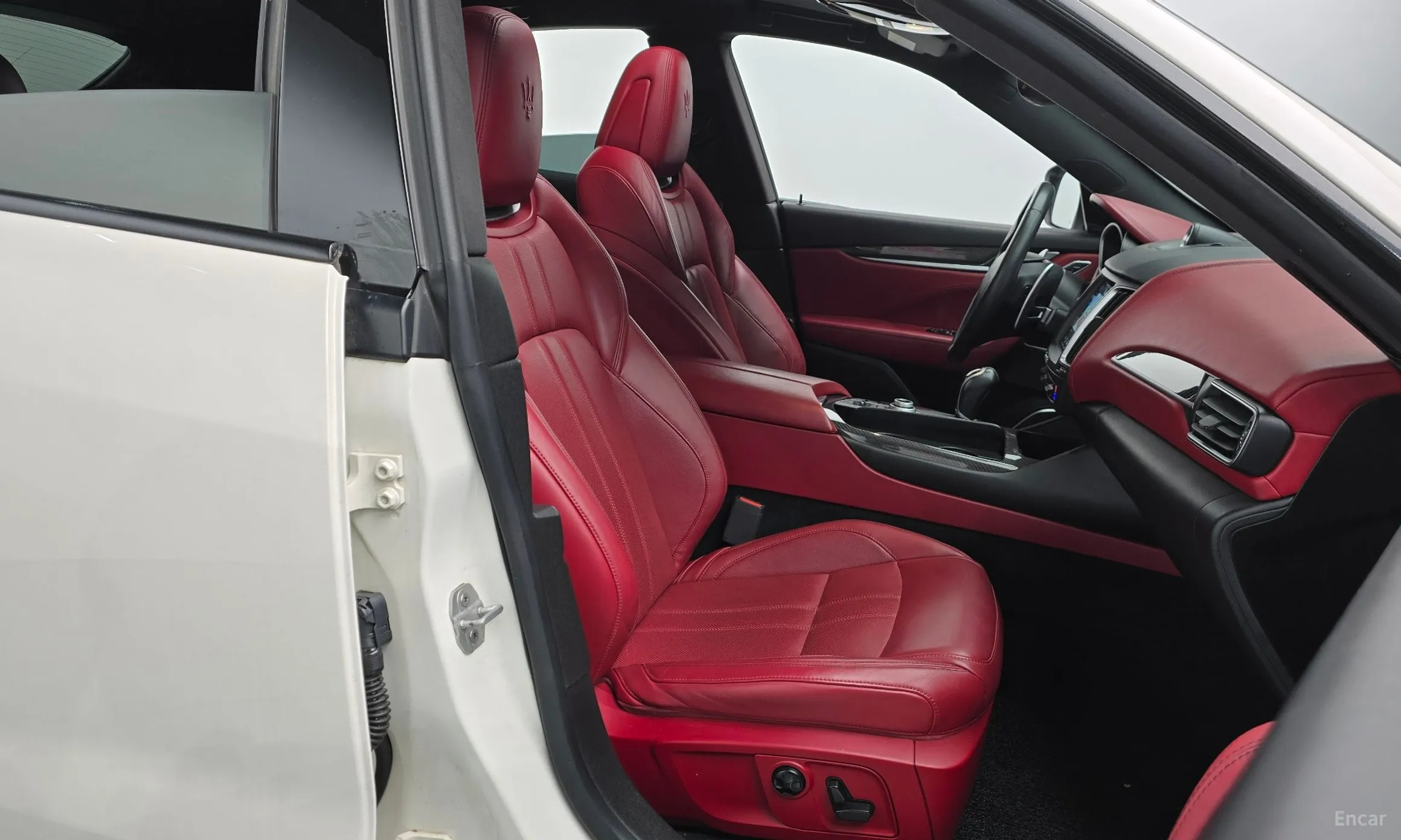 Maserati Levante превью 10