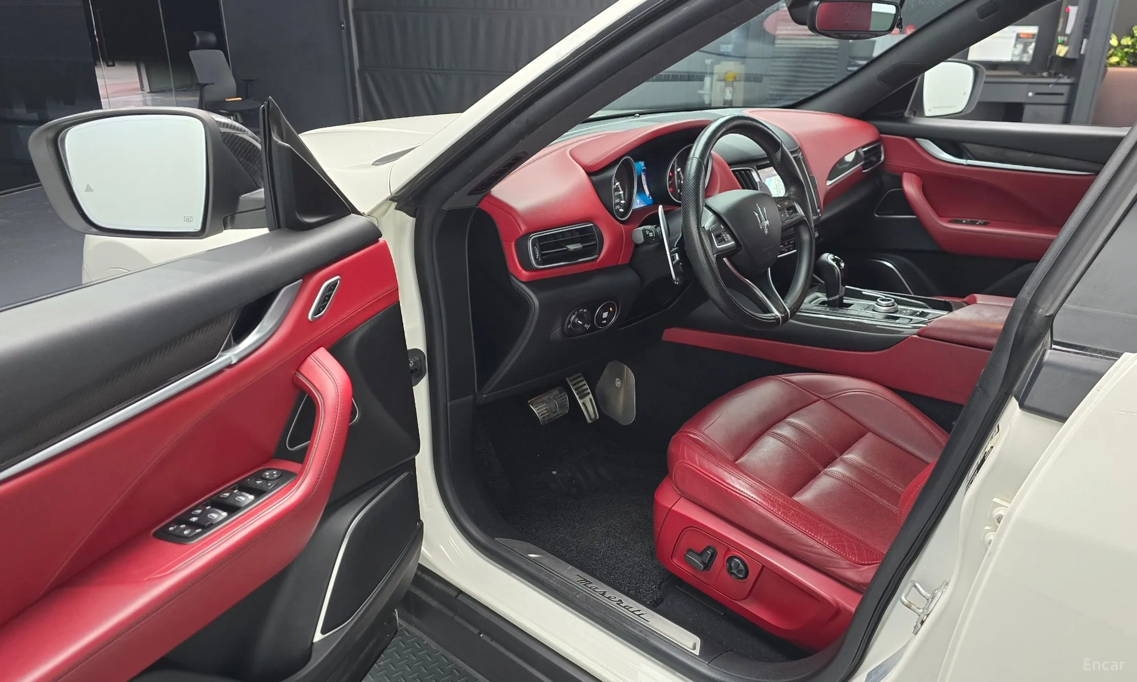 Maserati Levante превью 11