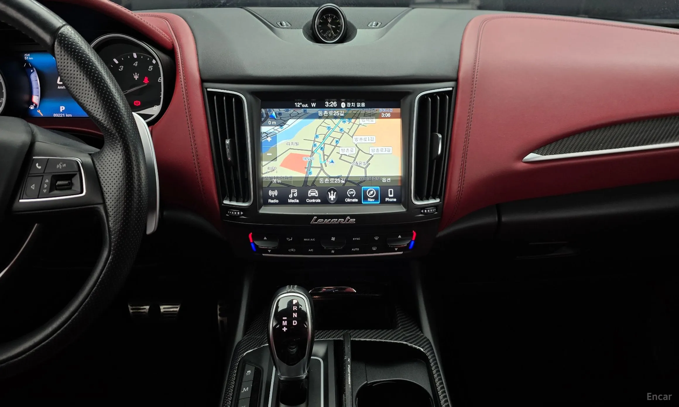 Maserati Levante превью 15