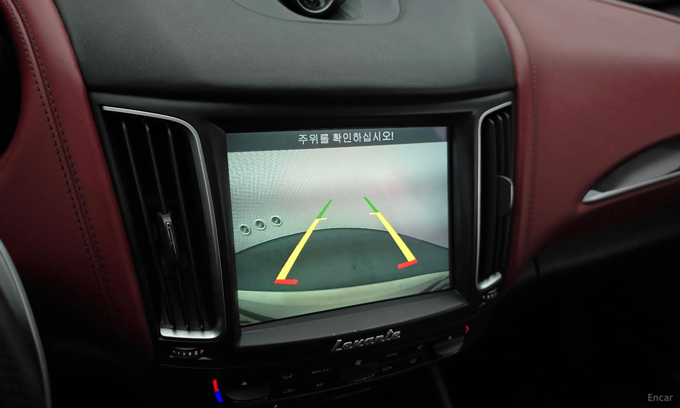 Maserati Levante превью 16