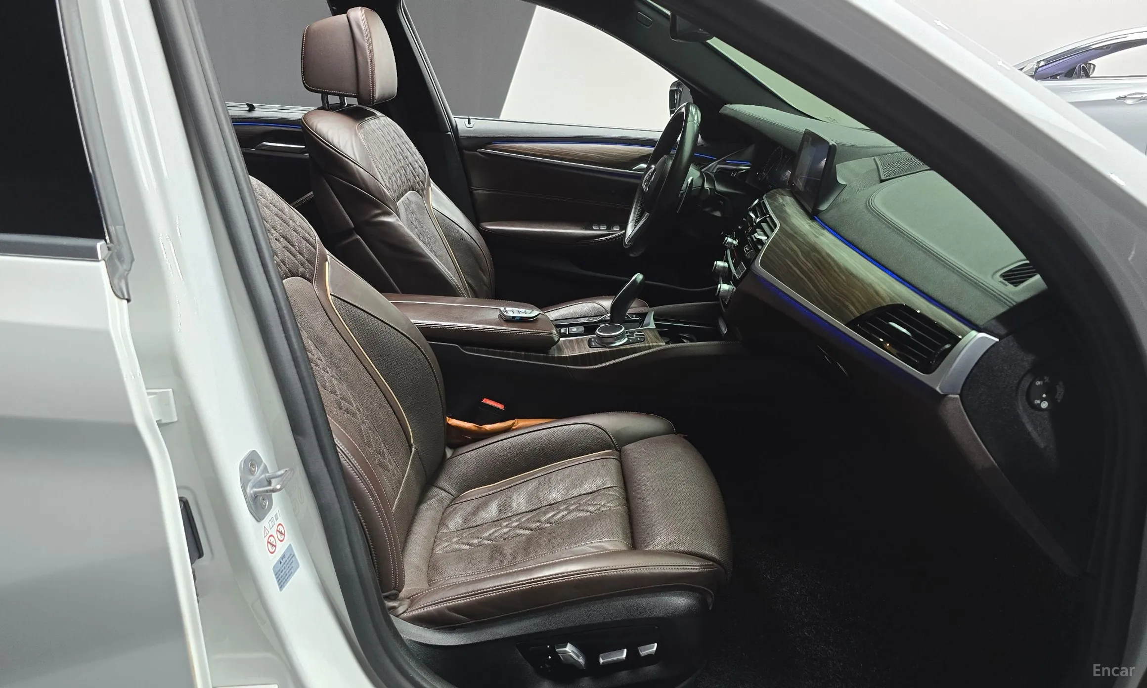 BMW 5 Series (G30) превью 10