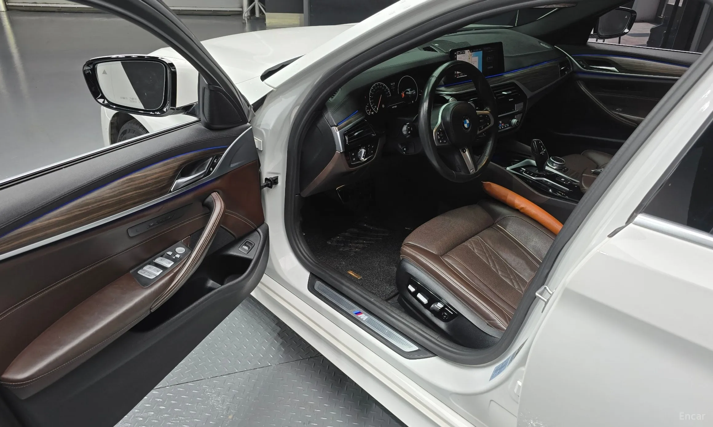 BMW 5 Series (G30) превью 11