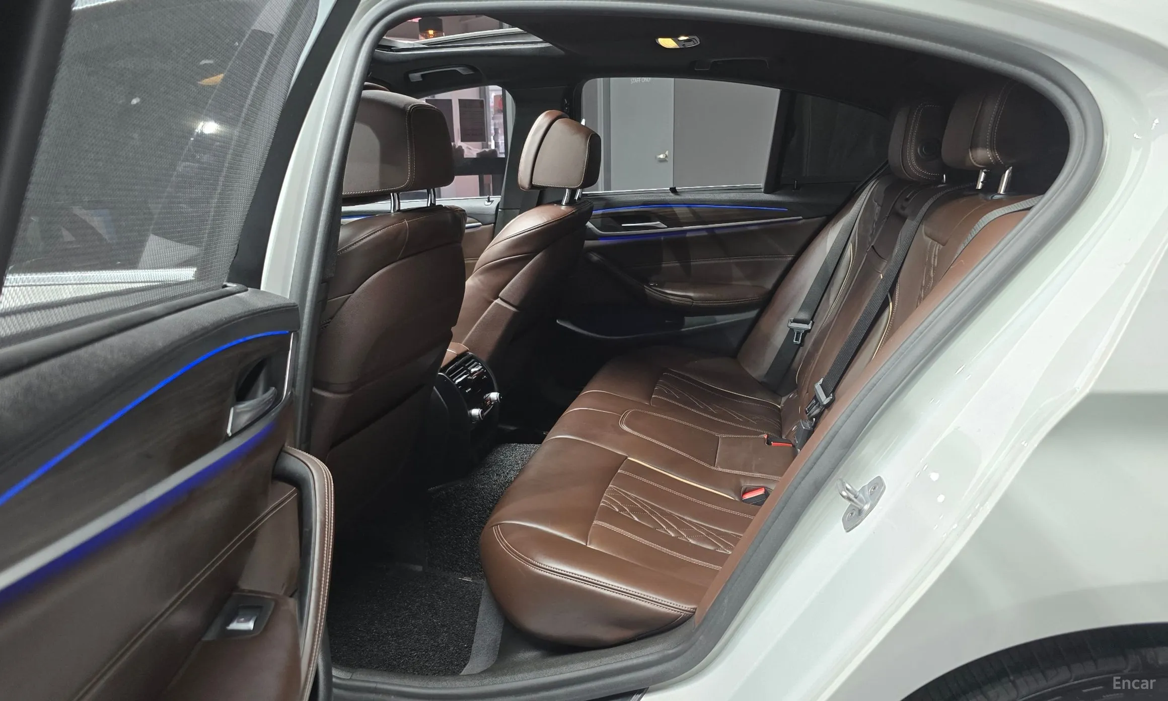 BMW 5 Series (G30) превью 12