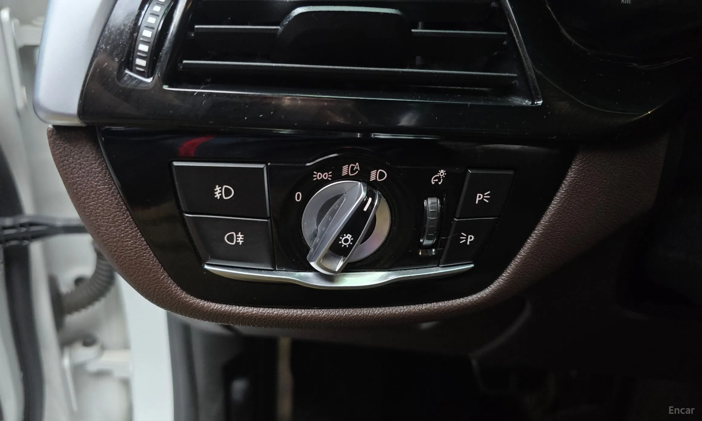 BMW 5 Series (G30) превью 17