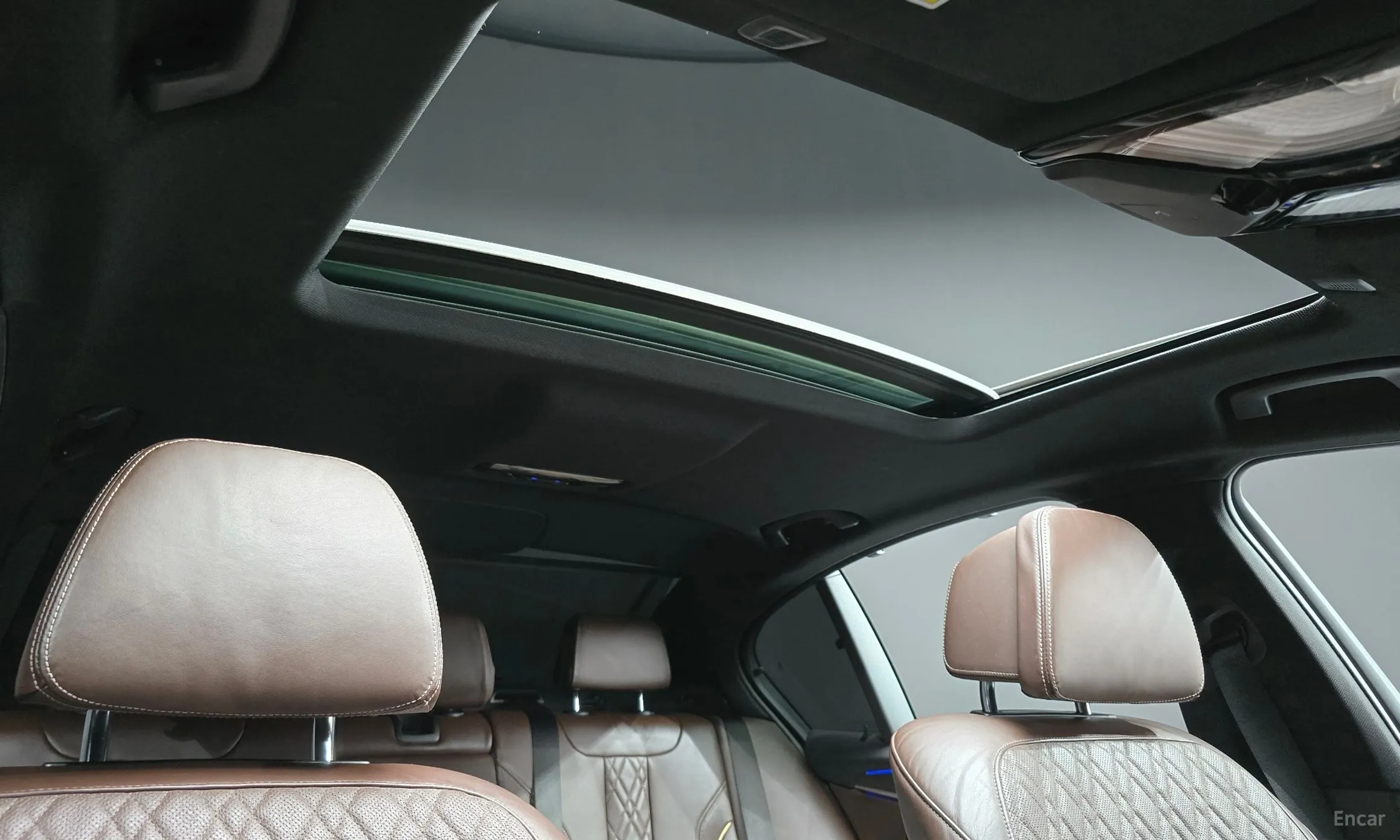 BMW 5 Series (G30) превью 19