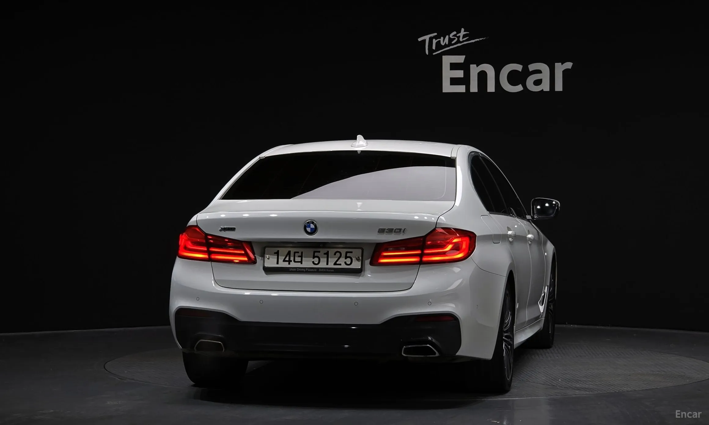 BMW 5 Series (G30) превью 4