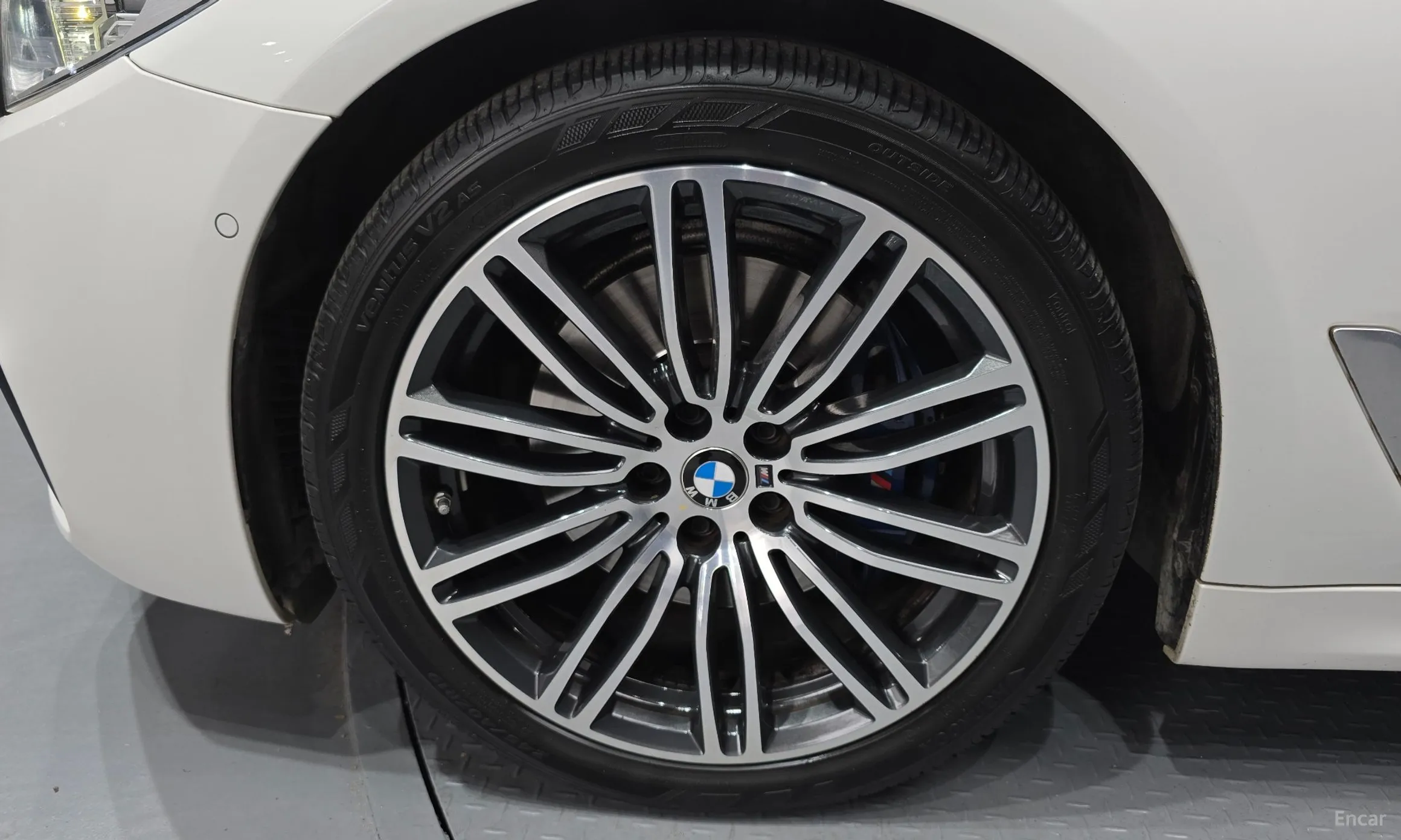 BMW 5 Series (G30) превью 5