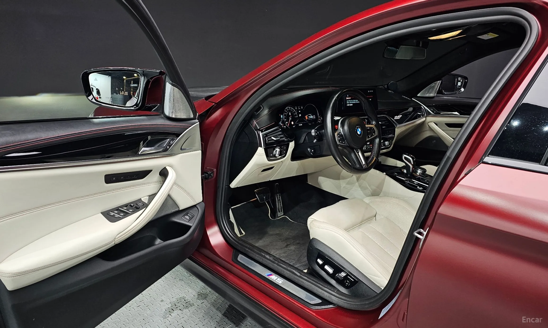 BMW M5 (F90) превью 10