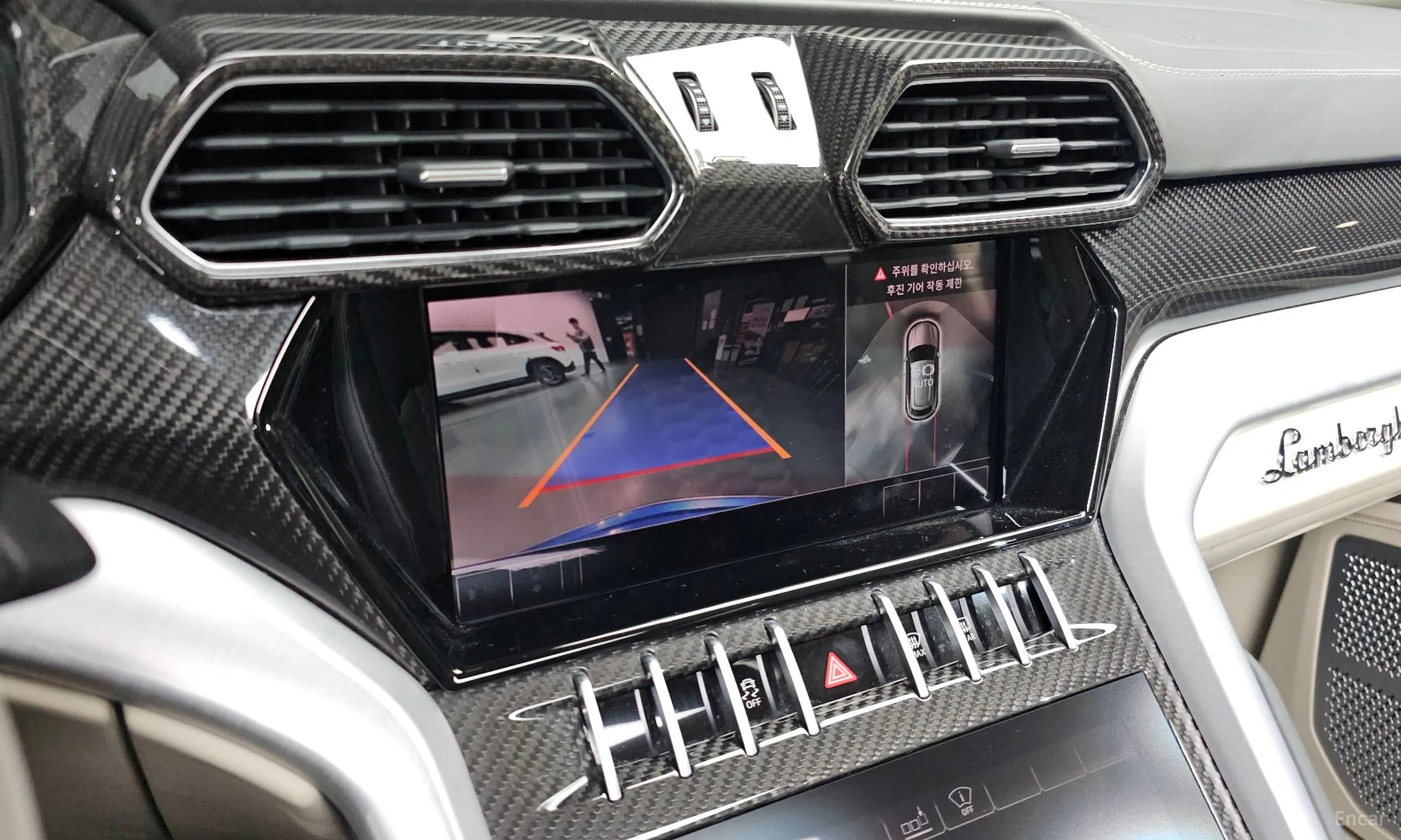 Lamborghini Urus превью 15