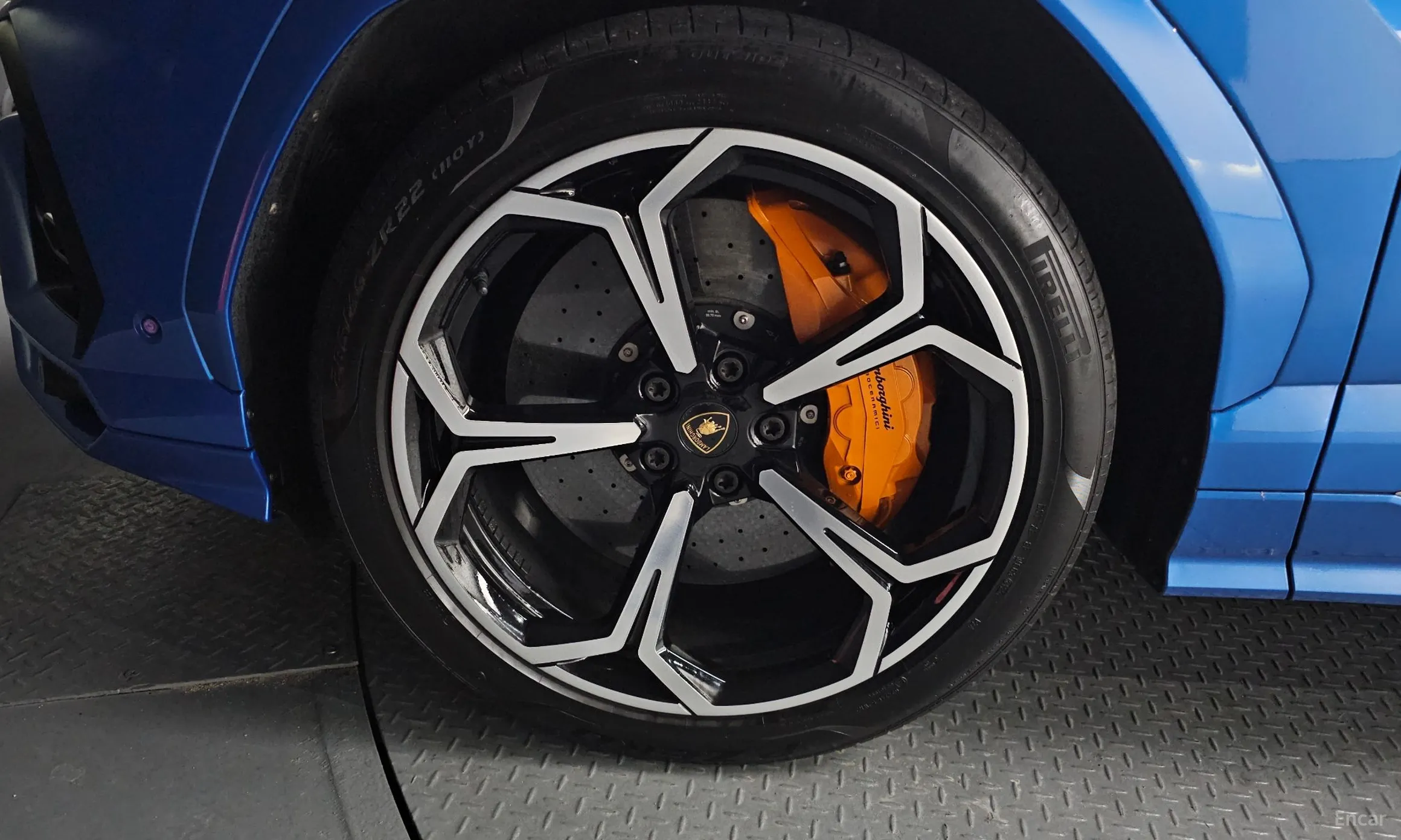 Lamborghini Urus превью 5
