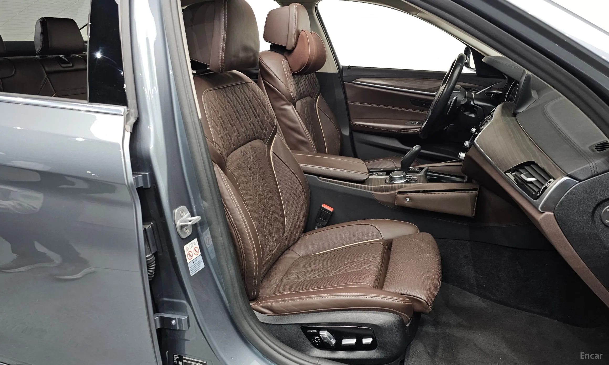 BMW 5 Series (G30) превью 10