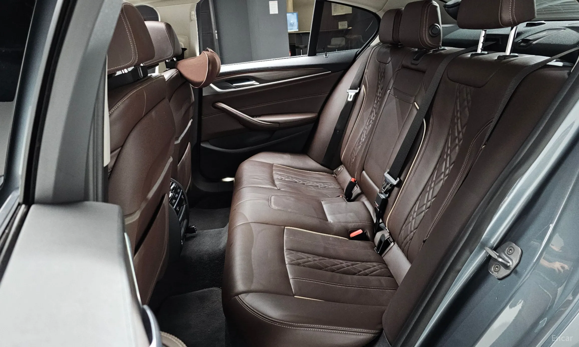 BMW 5 Series (G30) превью 12