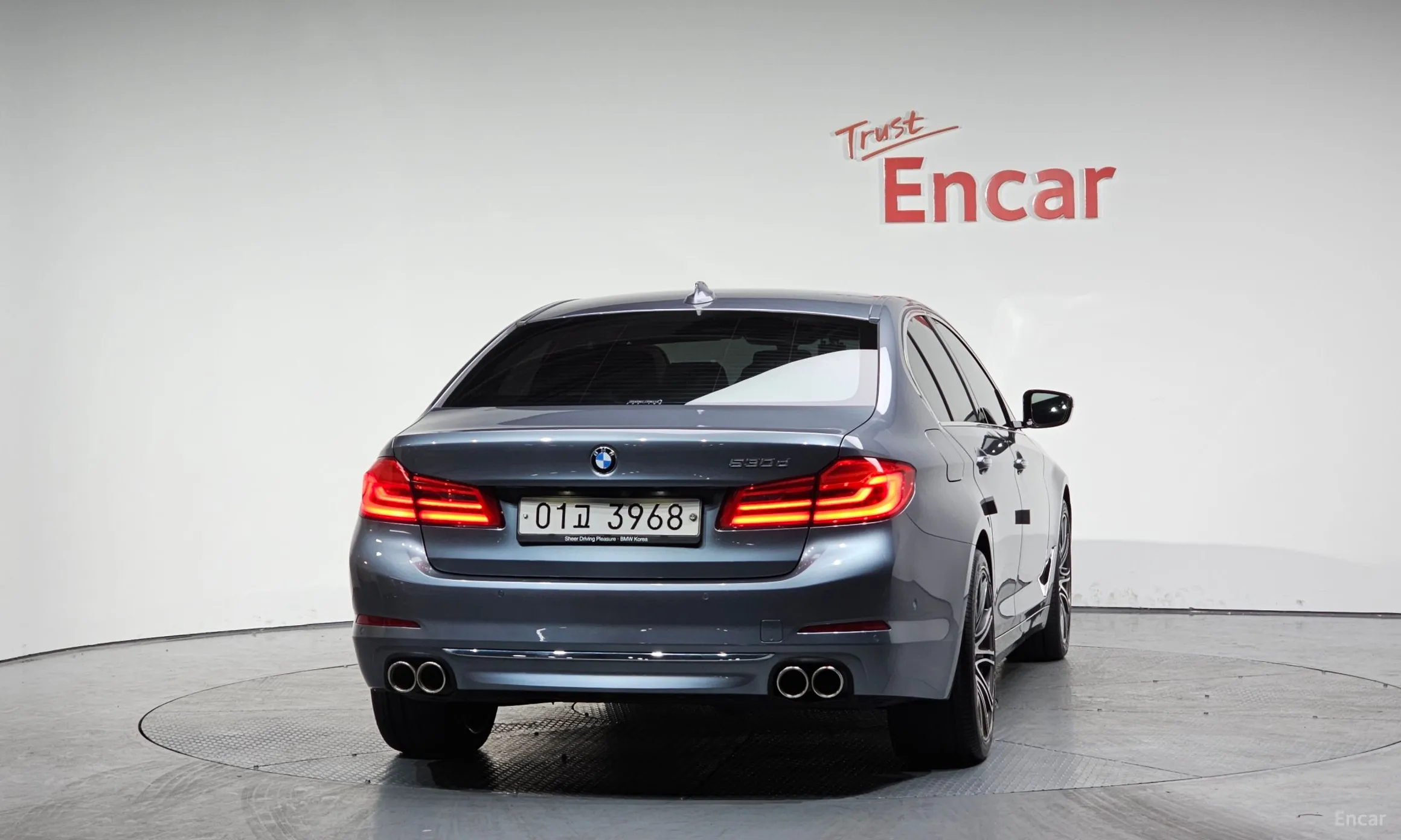 BMW 5 Series (G30) превью 4