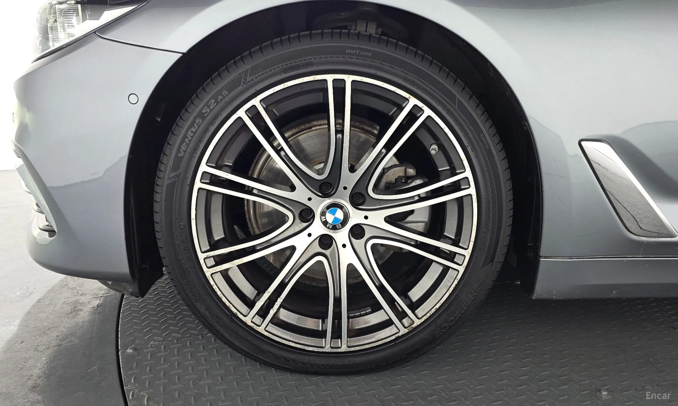 BMW 5 Series (G30) превью 5